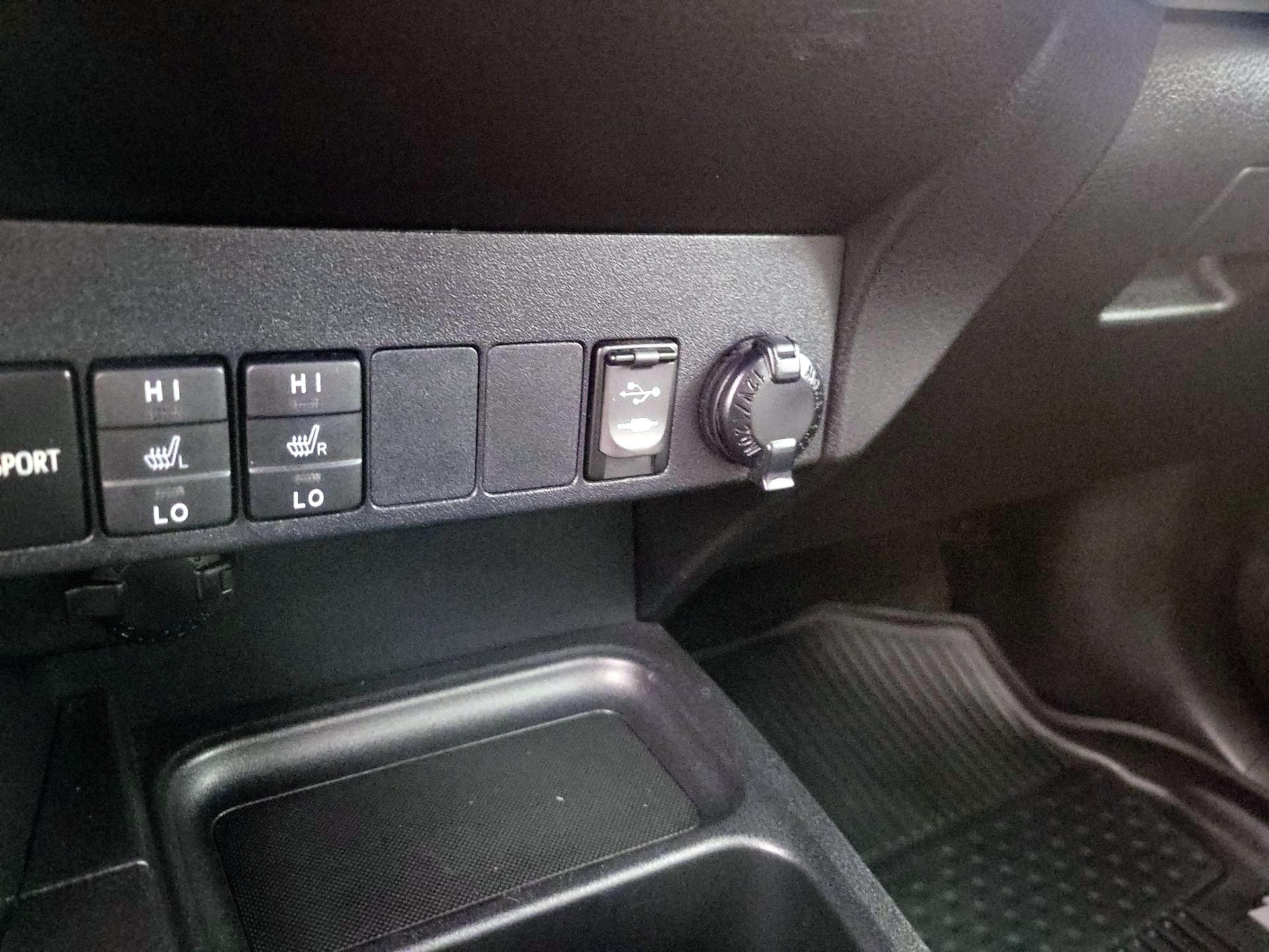 Thumbnail: 2017 Toyota RAV4 - 18