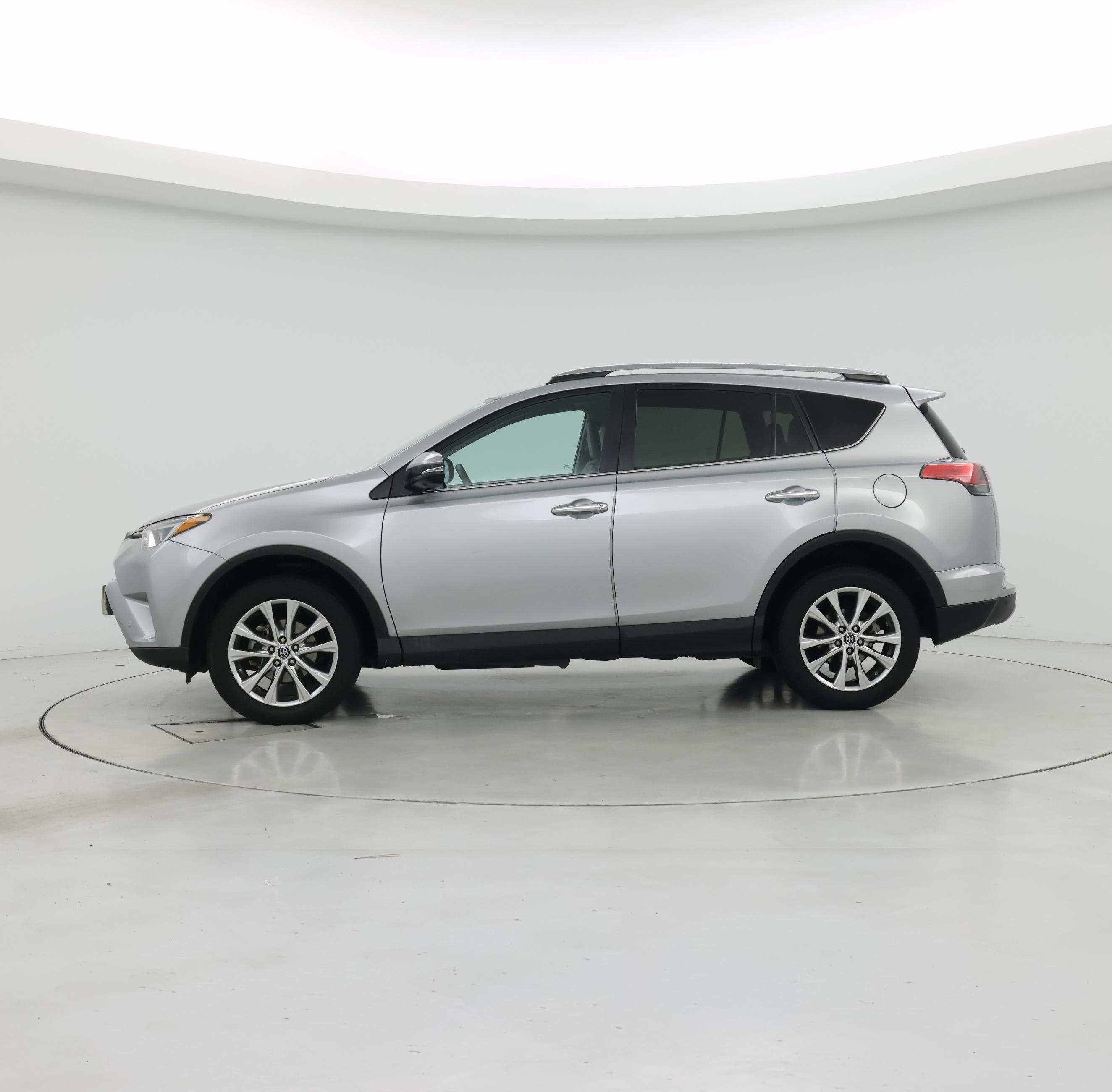Thumbnail: 2017 Toyota RAV4 - 3