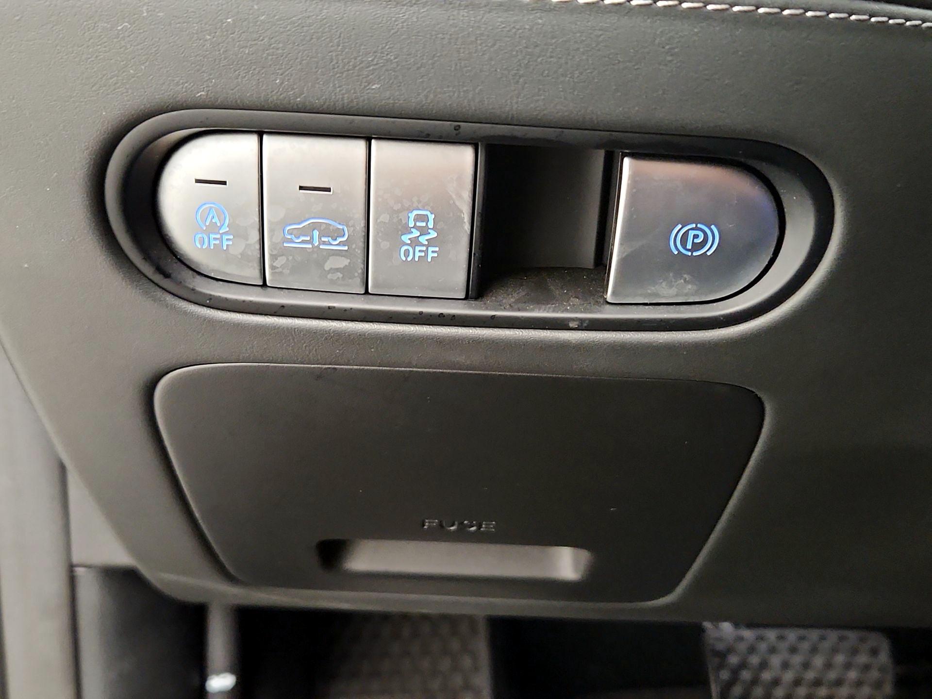 Thumbnail: 2023 Genesis G90 - 13