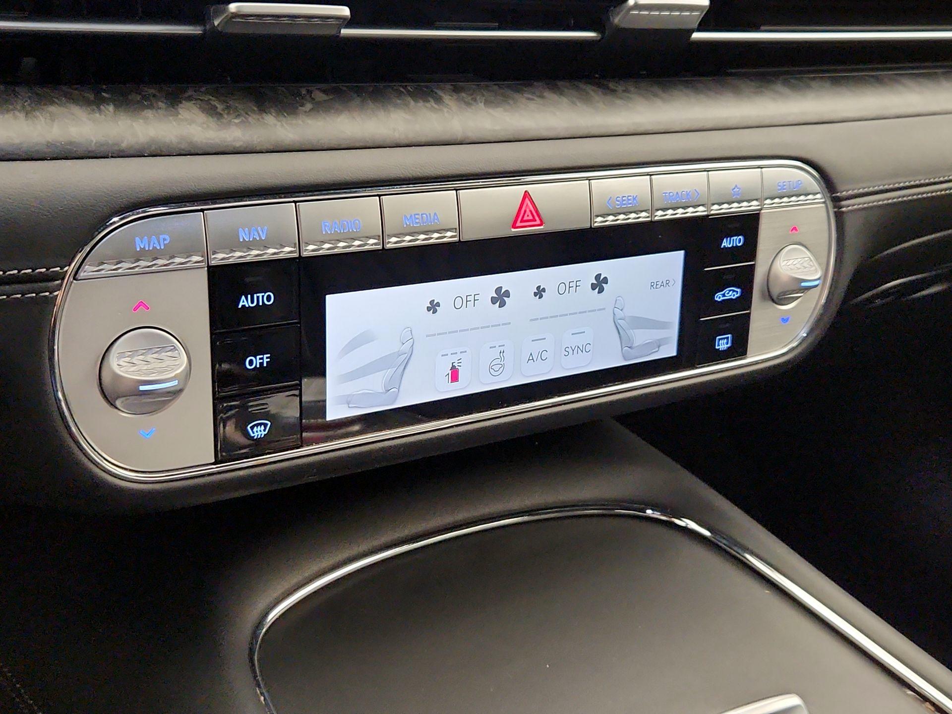 Thumbnail: 2023 Genesis G90 - 16