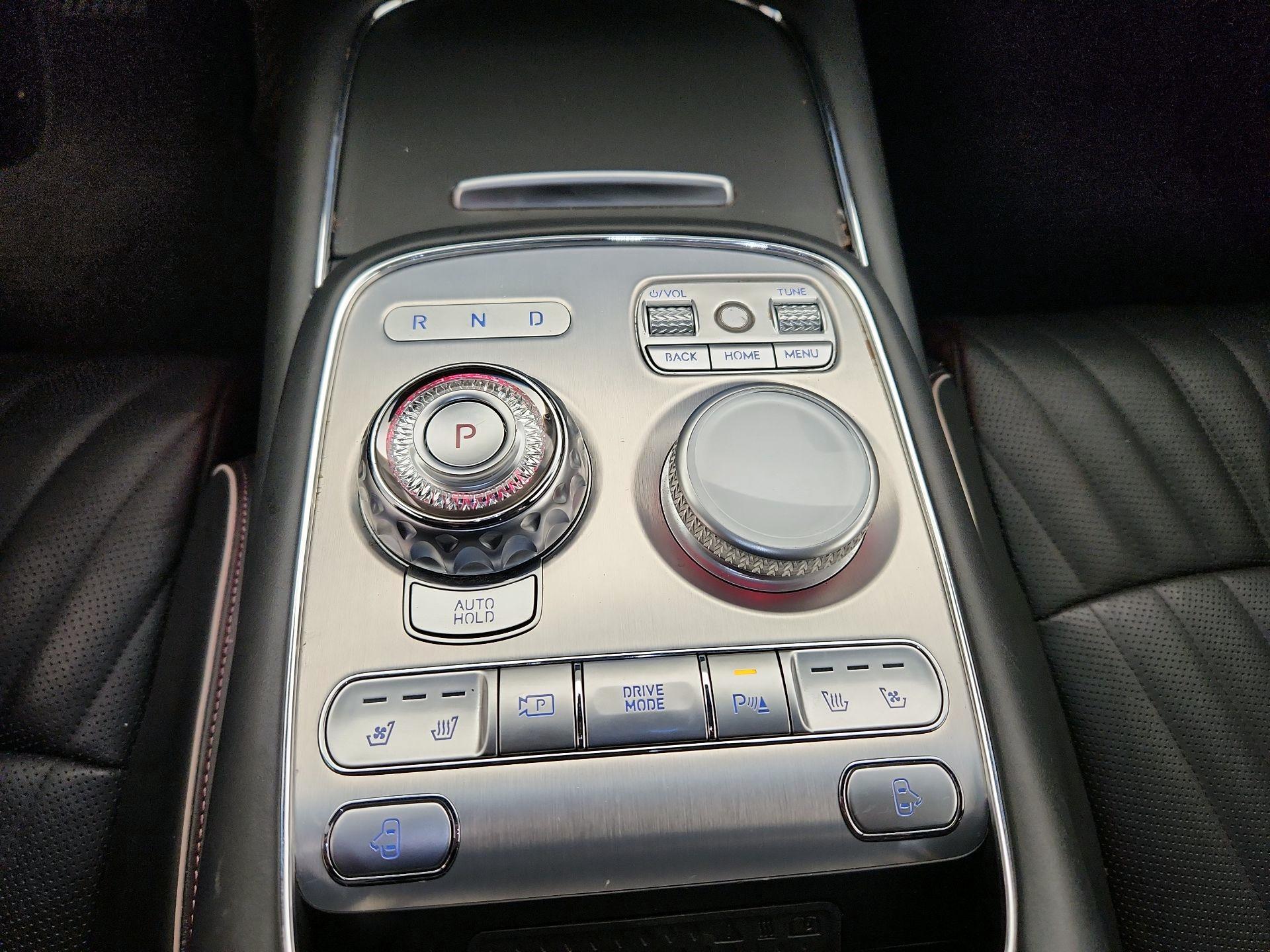 Thumbnail: 2023 Genesis G90 - 17