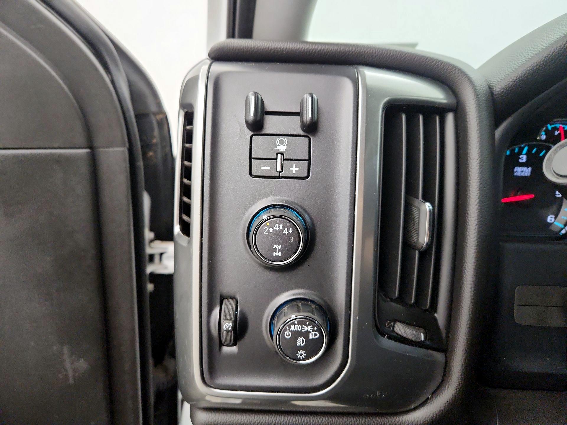 Thumbnail: 2017 Chevrolet Silverado 2500 - 13