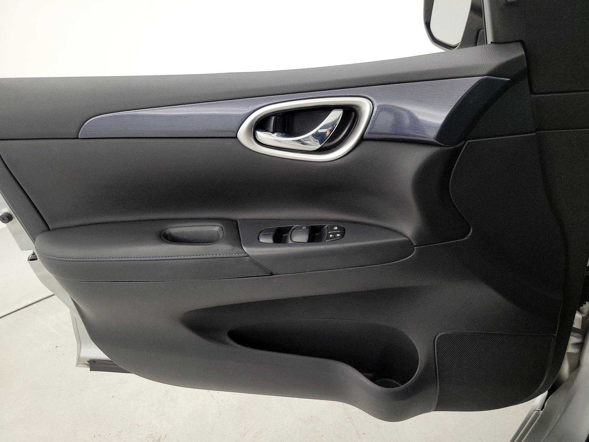 Thumbnail: 2016 Nissan Sentra - 12