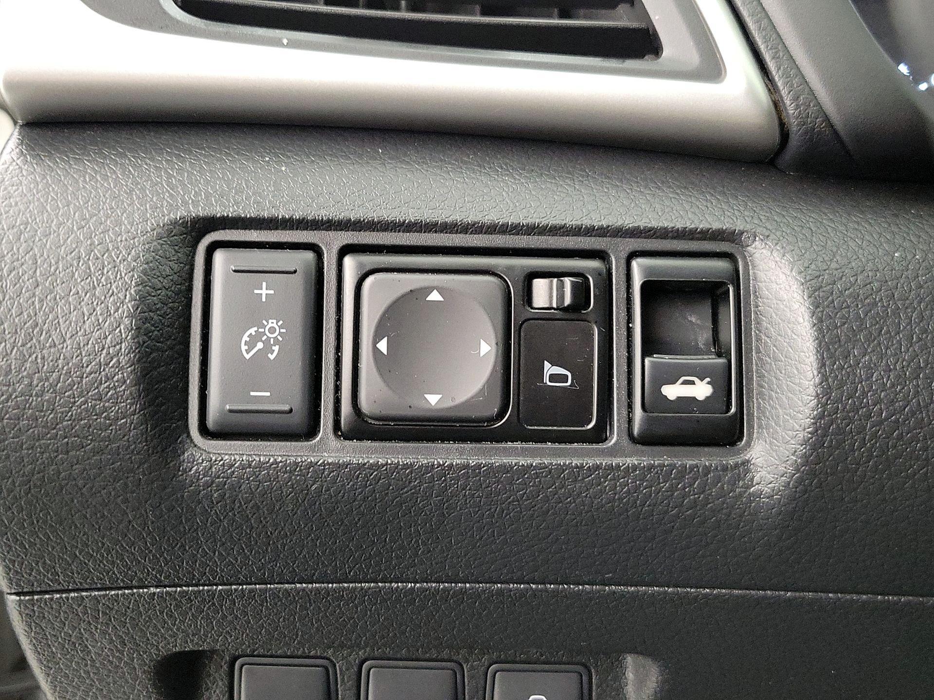 Thumbnail: 2016 Nissan Sentra - 13