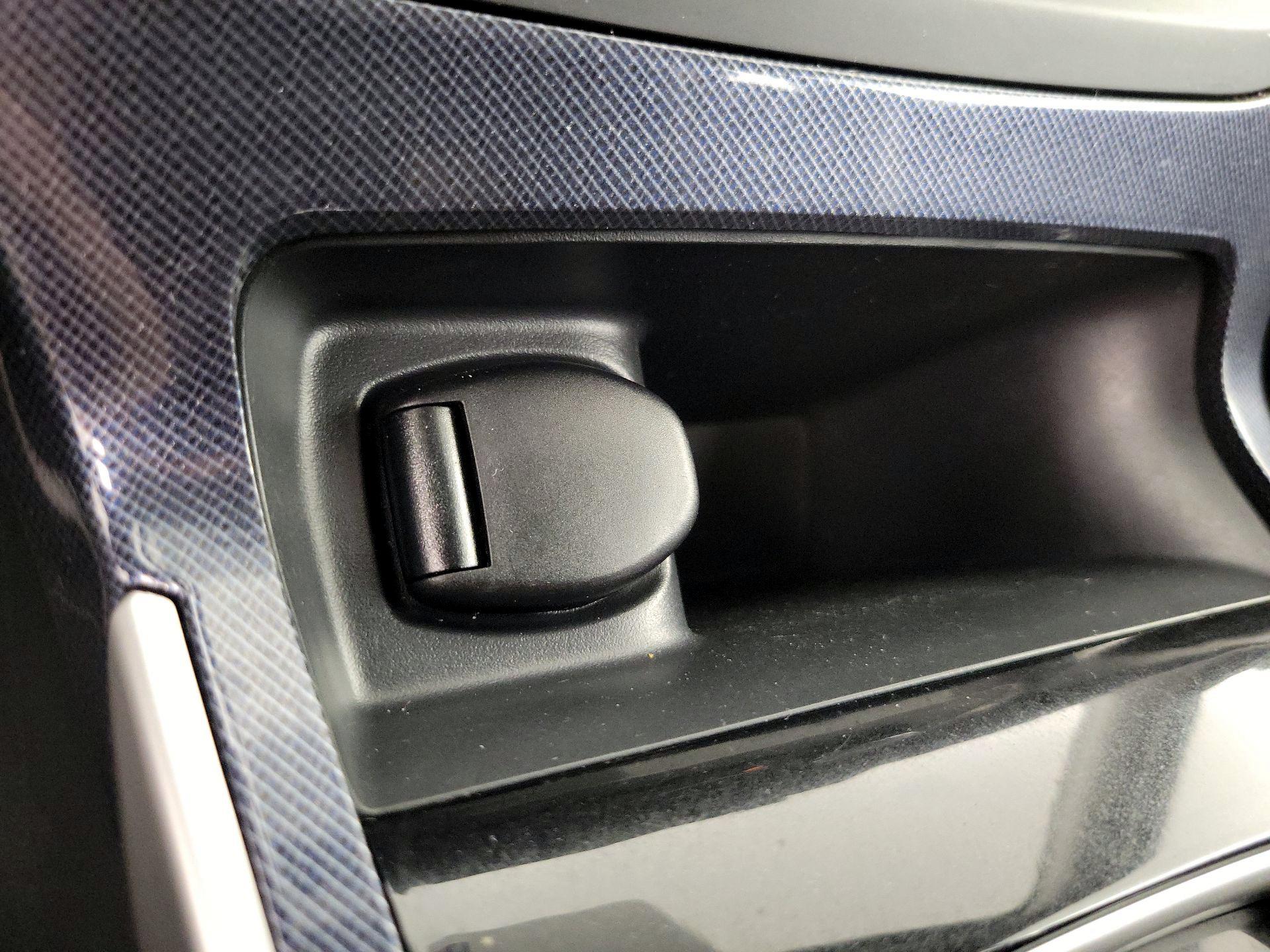 Thumbnail: 2016 Nissan Sentra - 18