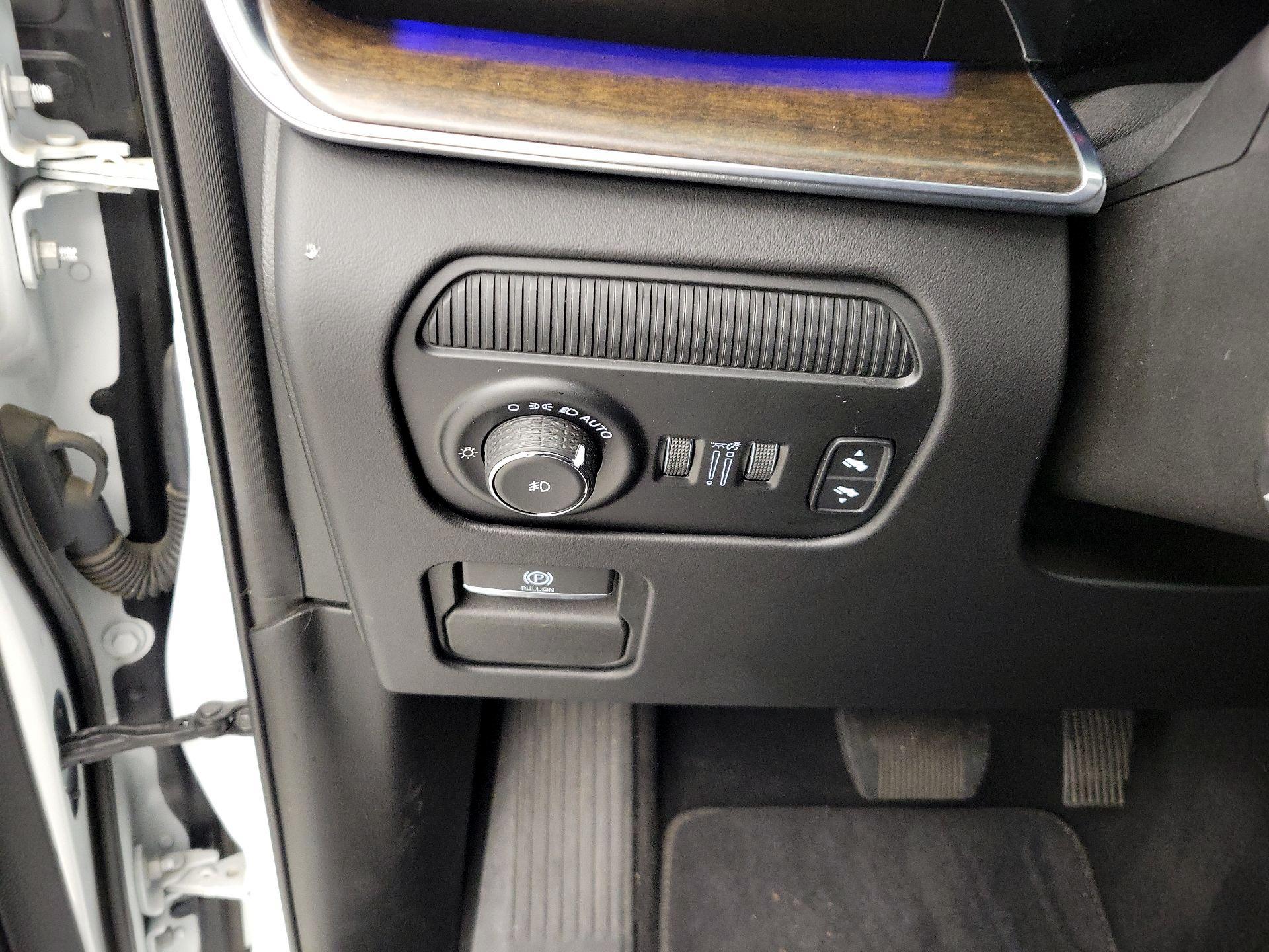 Thumbnail: 2022 Jeep Grand Wagoneer - 13