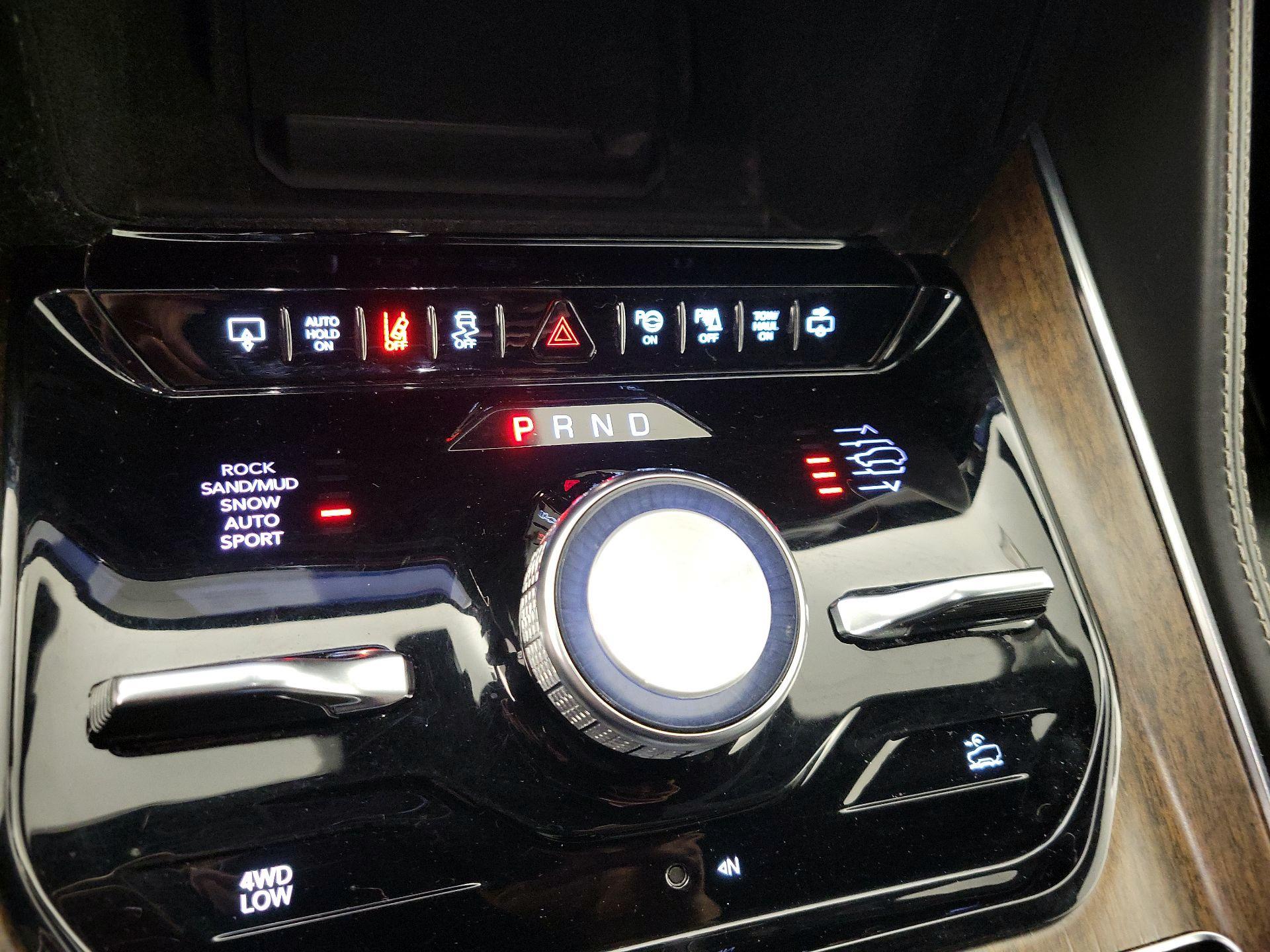 Thumbnail: 2022 Jeep Grand Wagoneer - 18