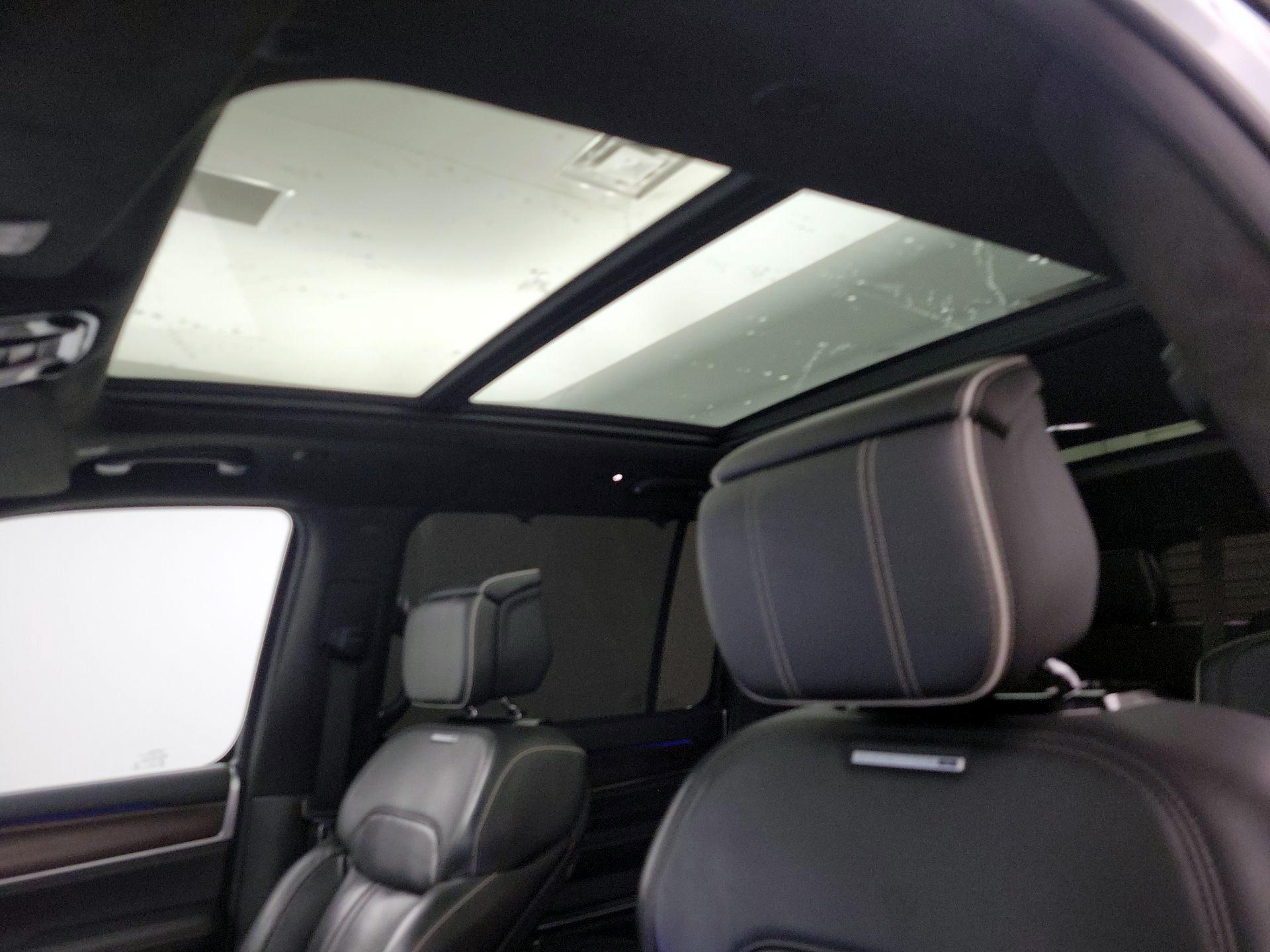 Thumbnail: 2022 Jeep Grand Wagoneer - 20