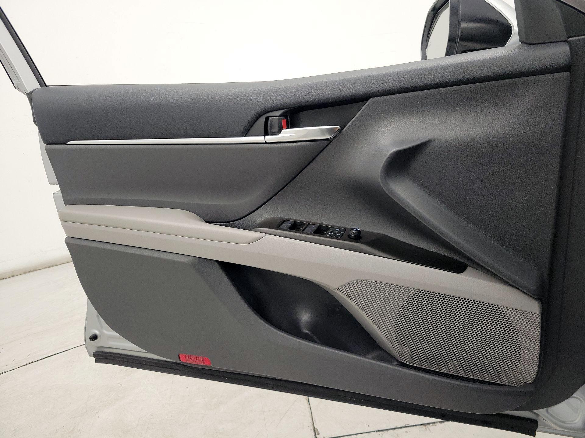 Thumbnail: 2021 Toyota Camry - 12