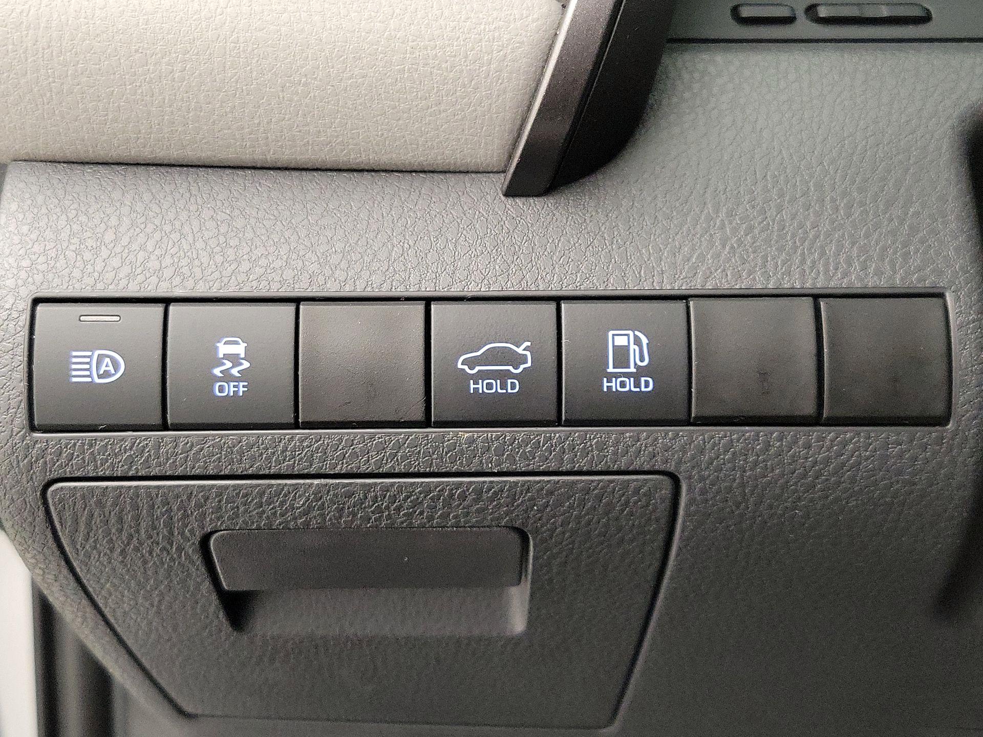 Thumbnail: 2021 Toyota Camry - 13