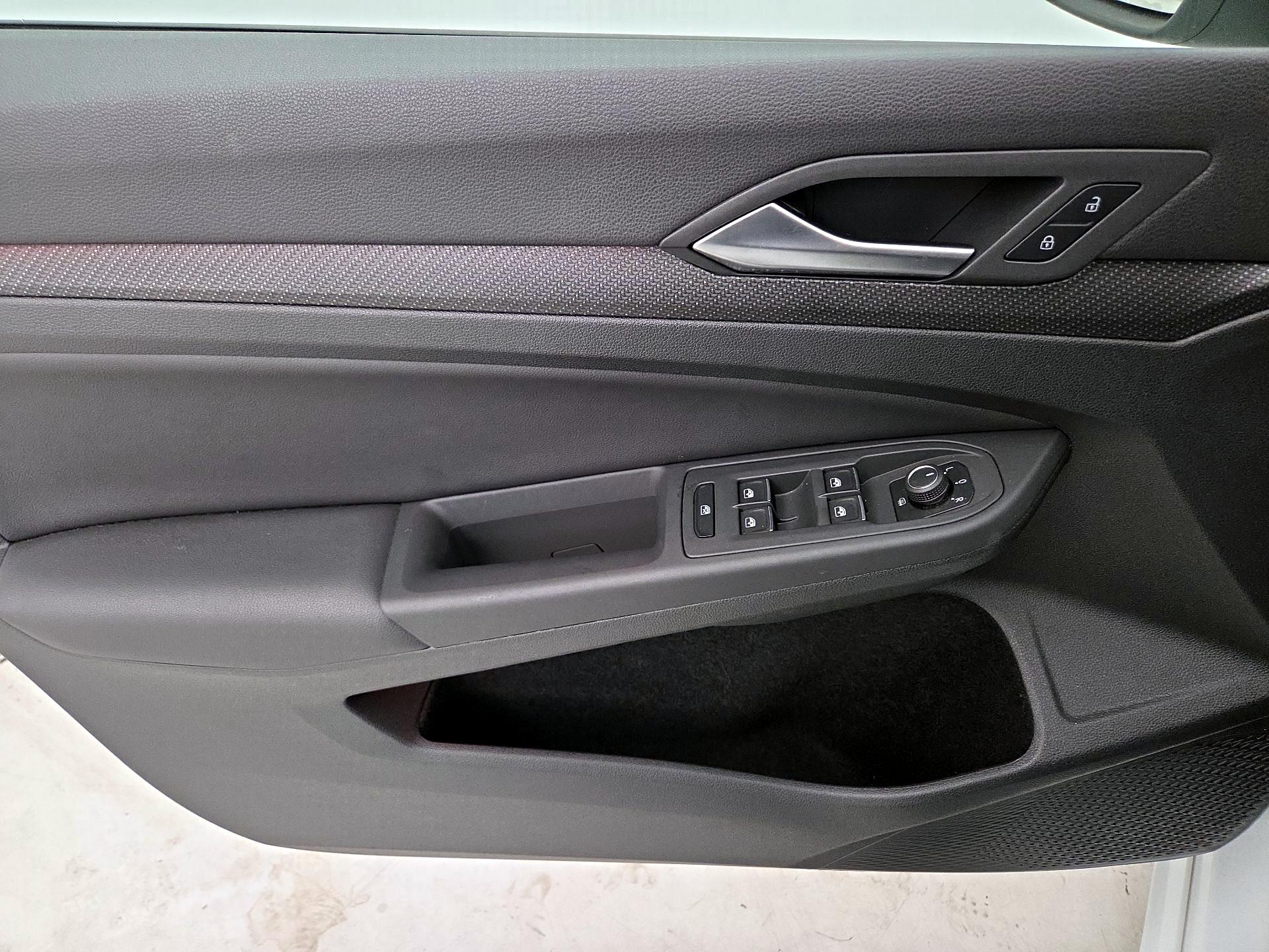 Thumbnail: 2023 Volkswagen Golf - 10