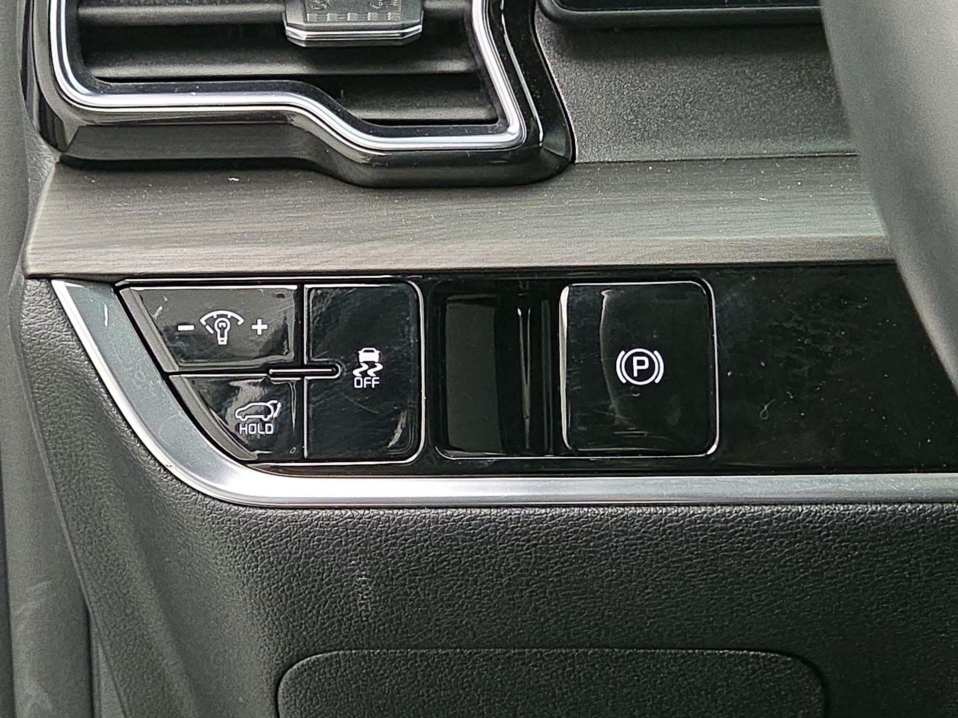 Thumbnail: 2023 Kia Sportage - 13