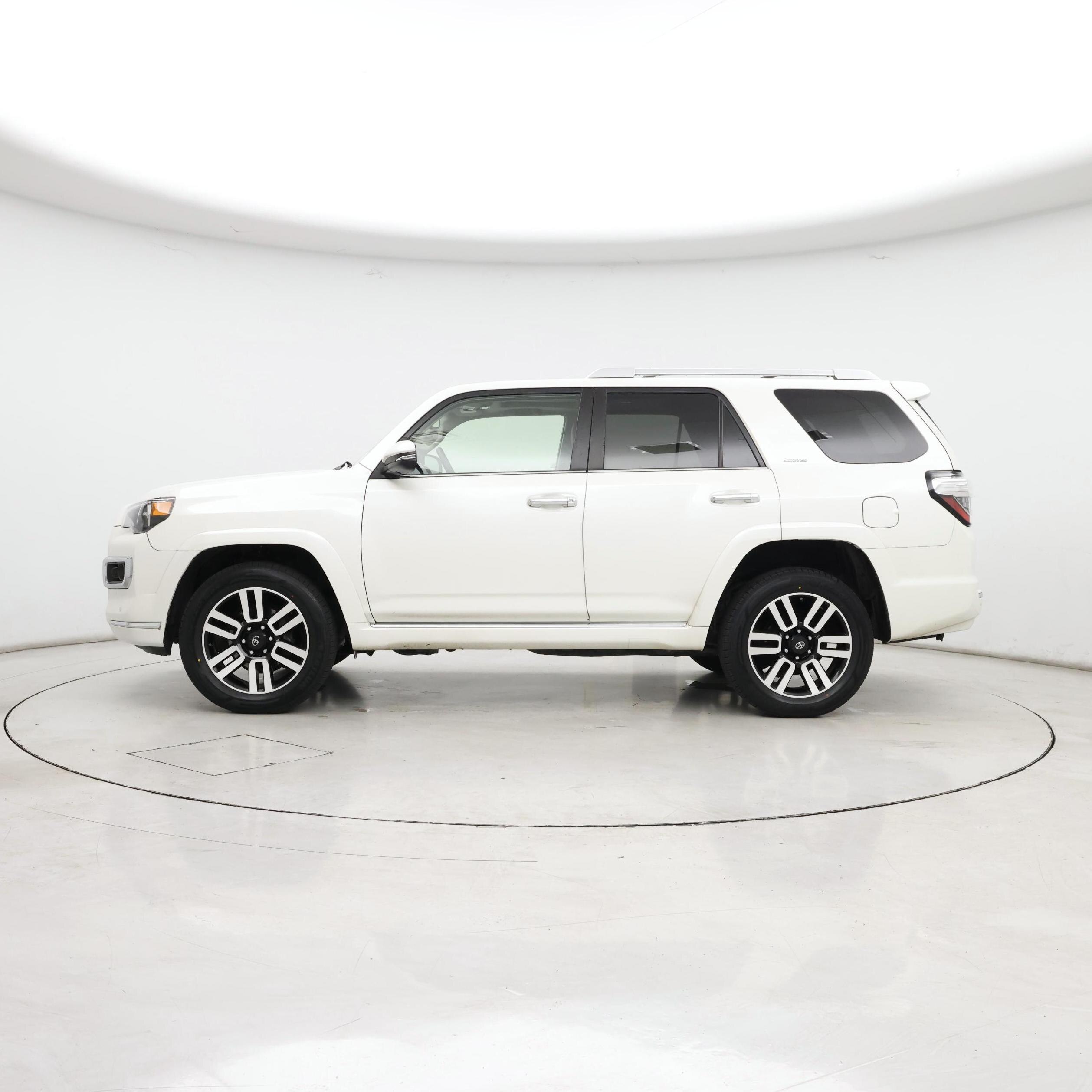 Thumbnail: 2019 Toyota 4Runner - 3