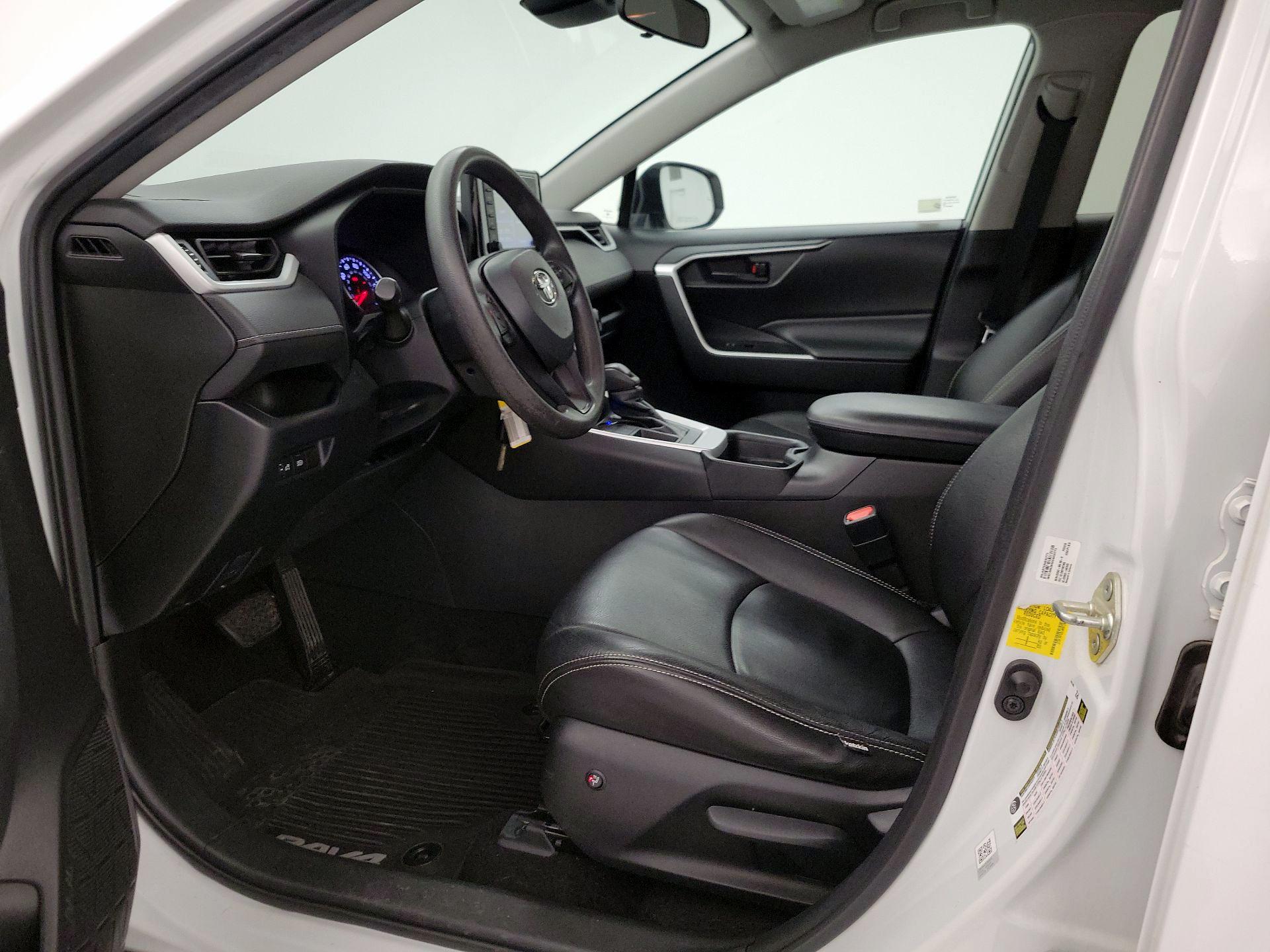 Thumbnail: 2020 Toyota RAV4 - 11