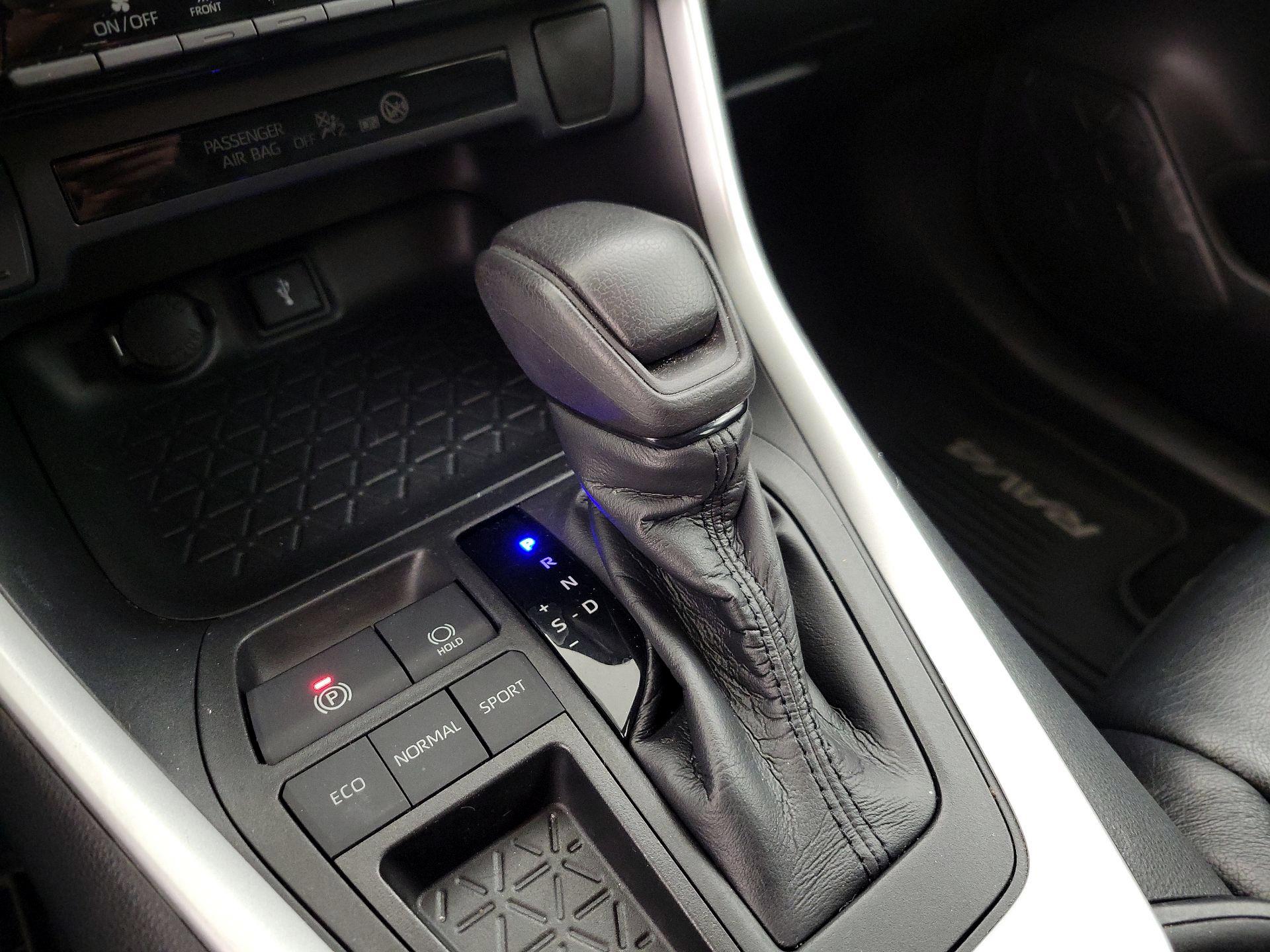 Thumbnail: 2020 Toyota RAV4 - 17