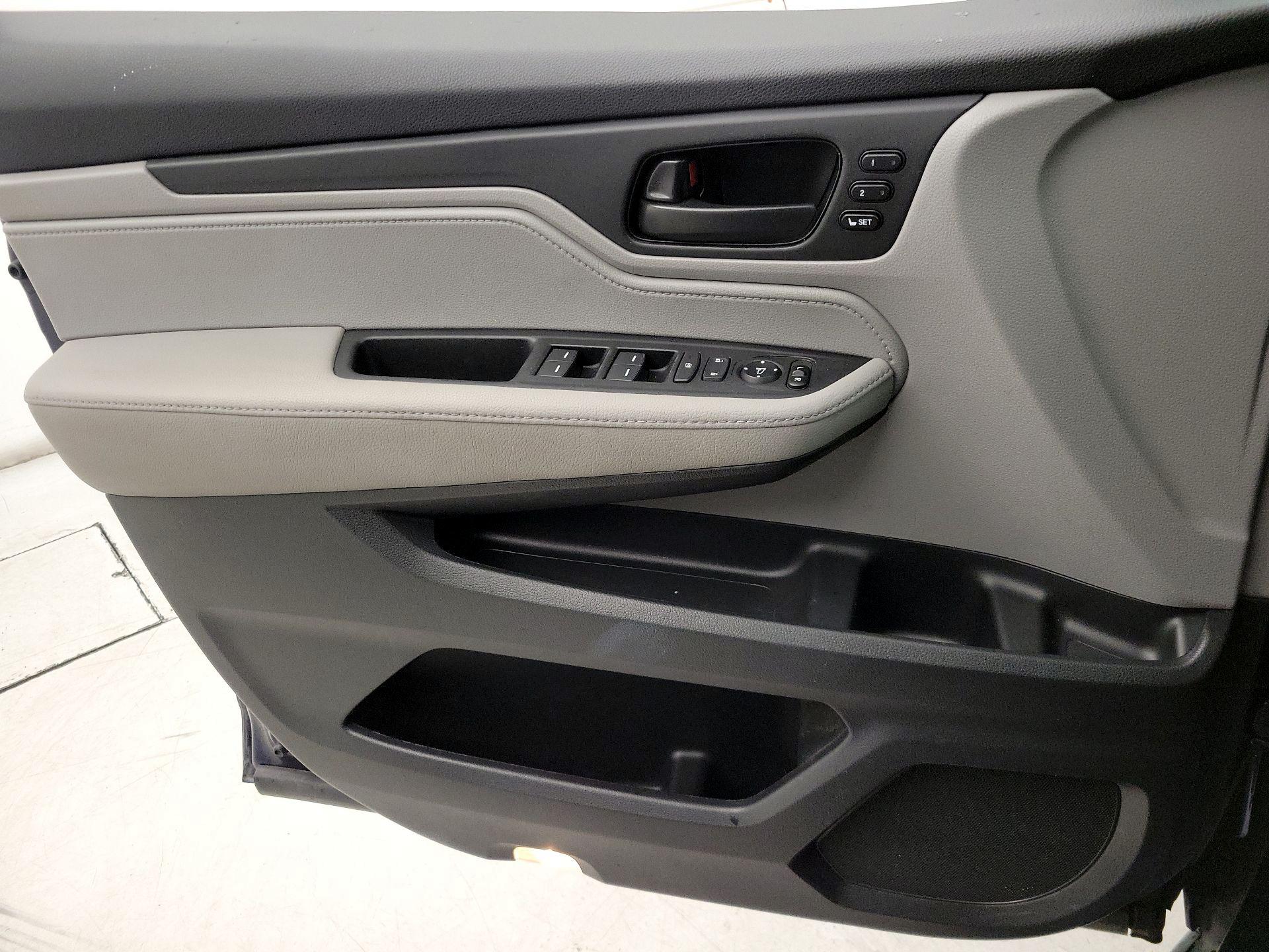 Thumbnail: 2019 Honda Odyssey - 12