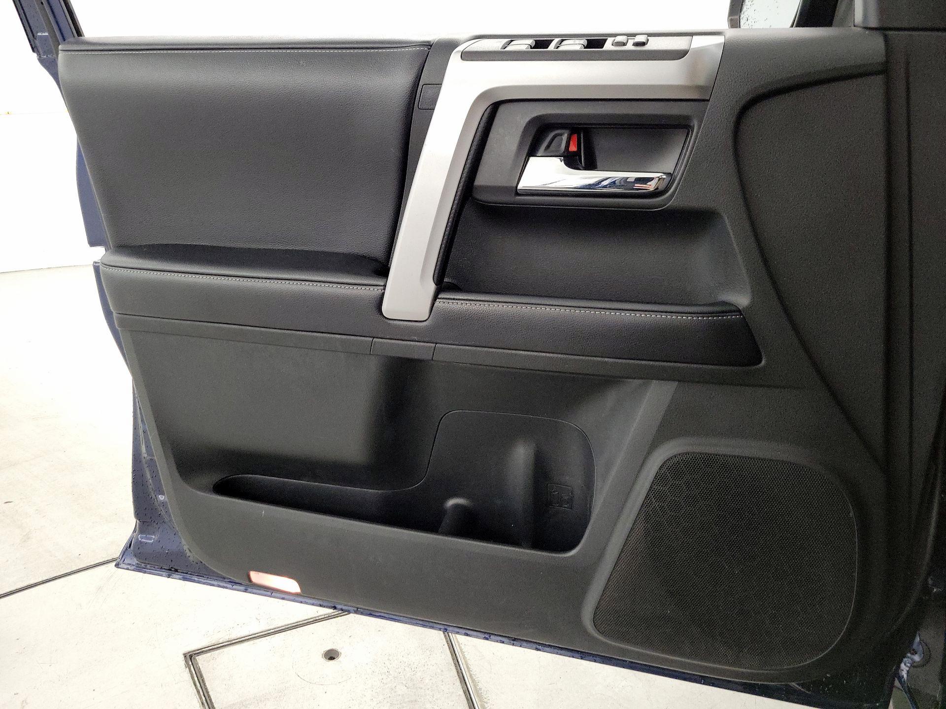 Thumbnail: 2019 Toyota 4Runner - 12