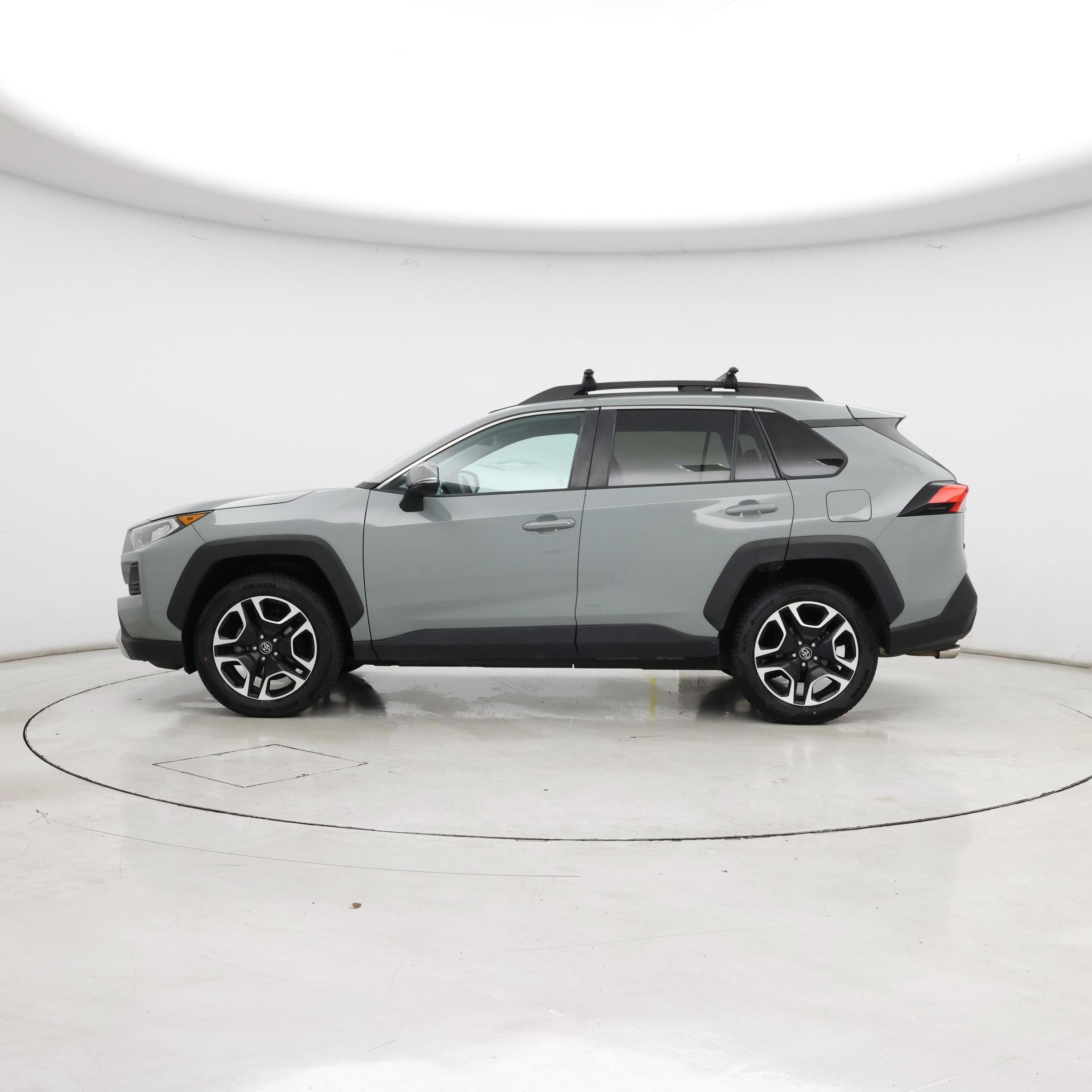 Thumbnail: 2021 Toyota RAV4 - 3