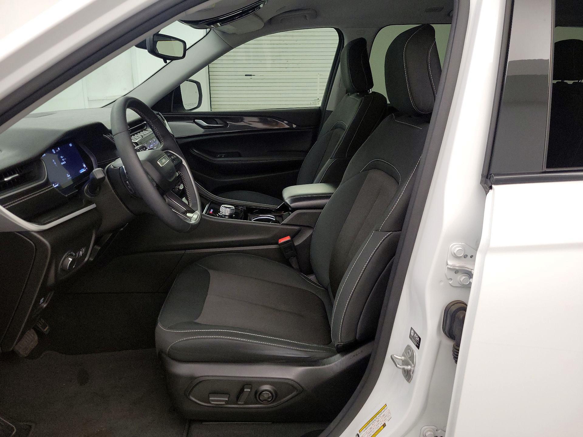 Thumbnail: 2023 Jeep Grand Cherokee - 11