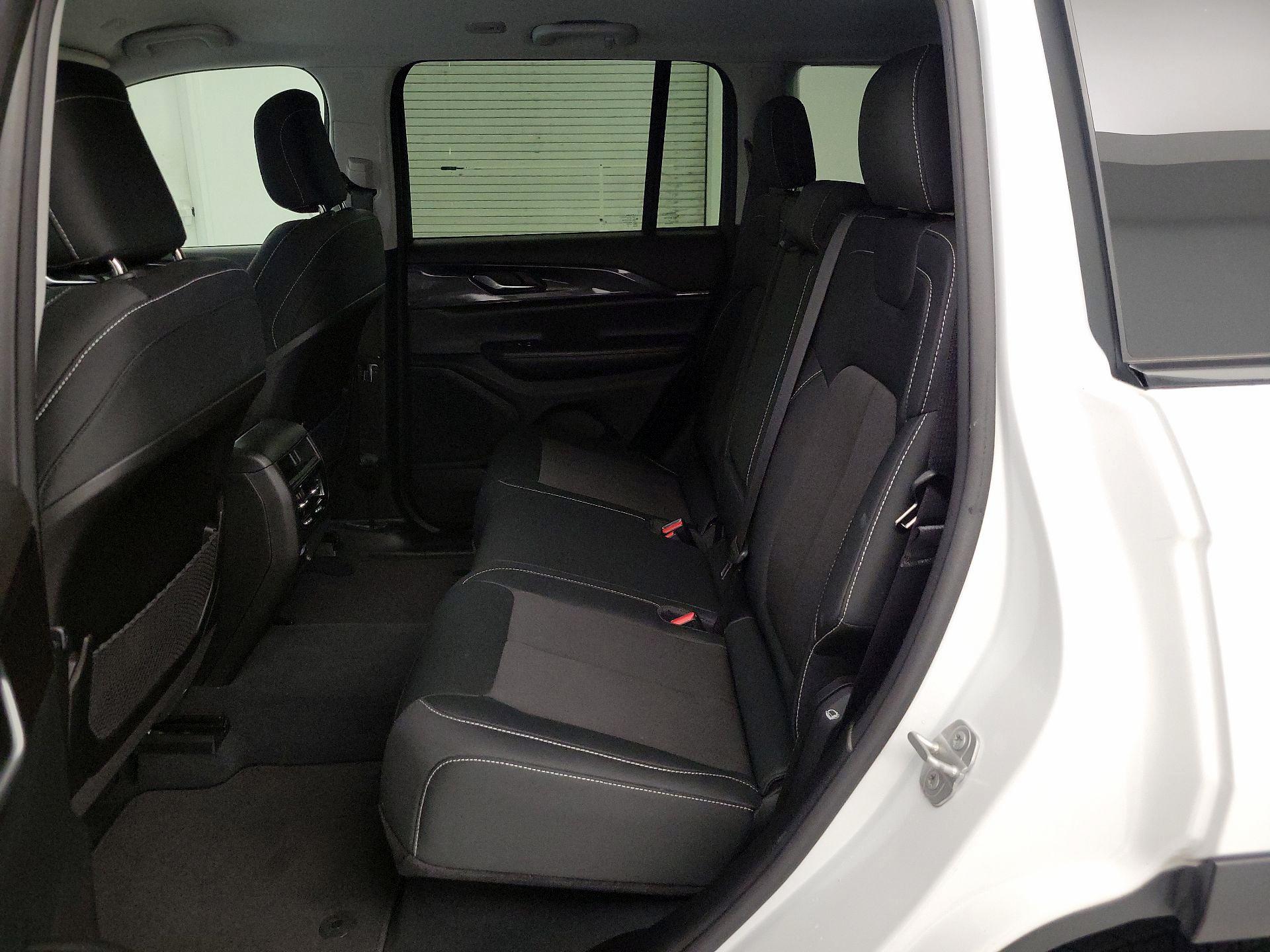 Thumbnail: 2023 Jeep Grand Cherokee - 18