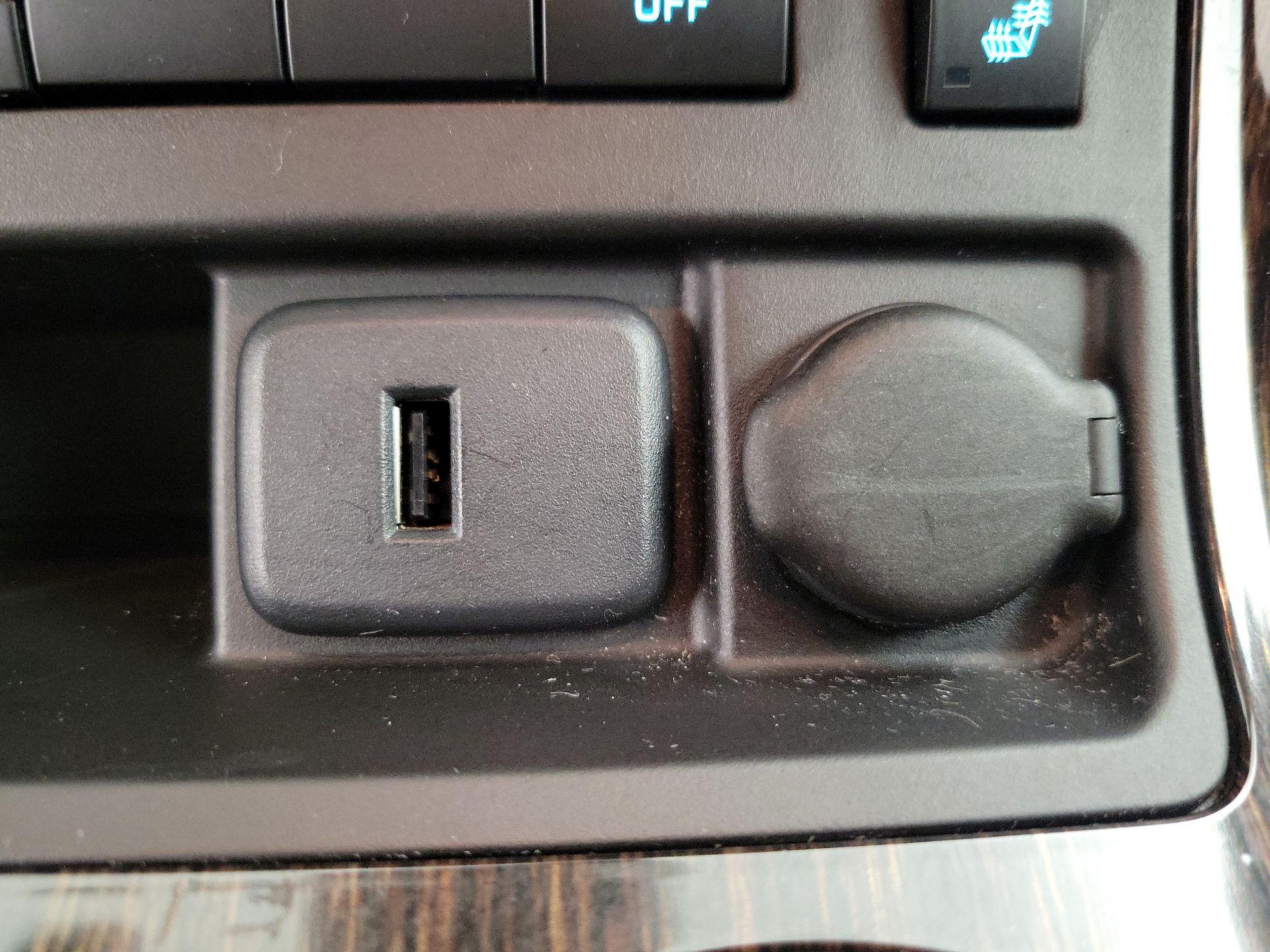 Thumbnail: 2015 Chevrolet Traverse - 19