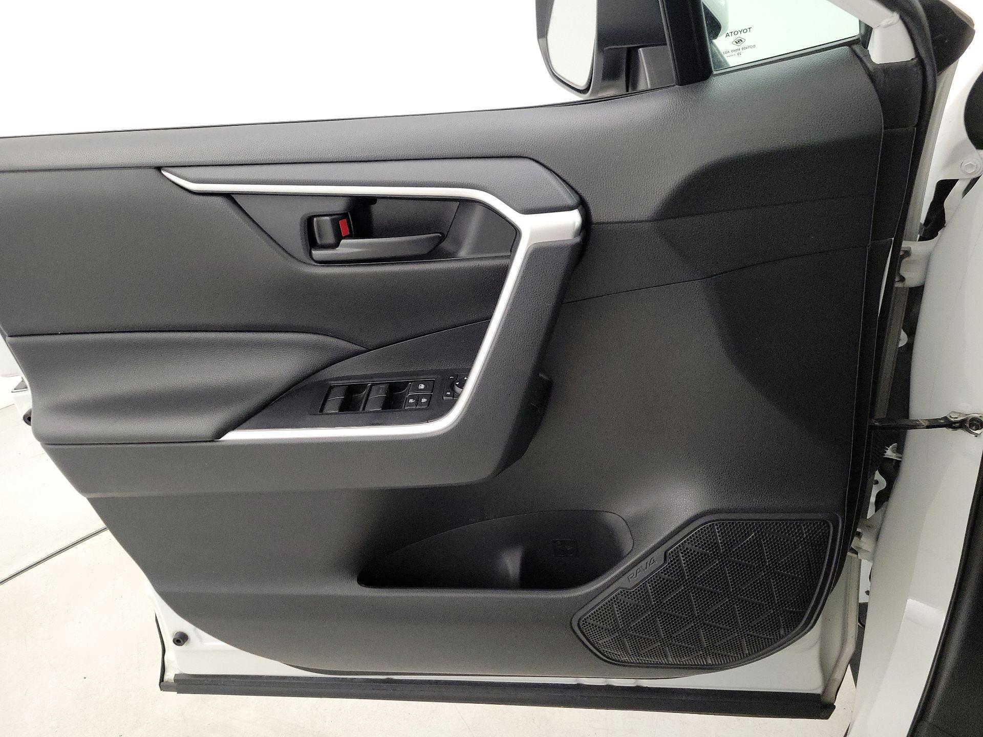 Thumbnail: 2021 Toyota RAV4 - 12