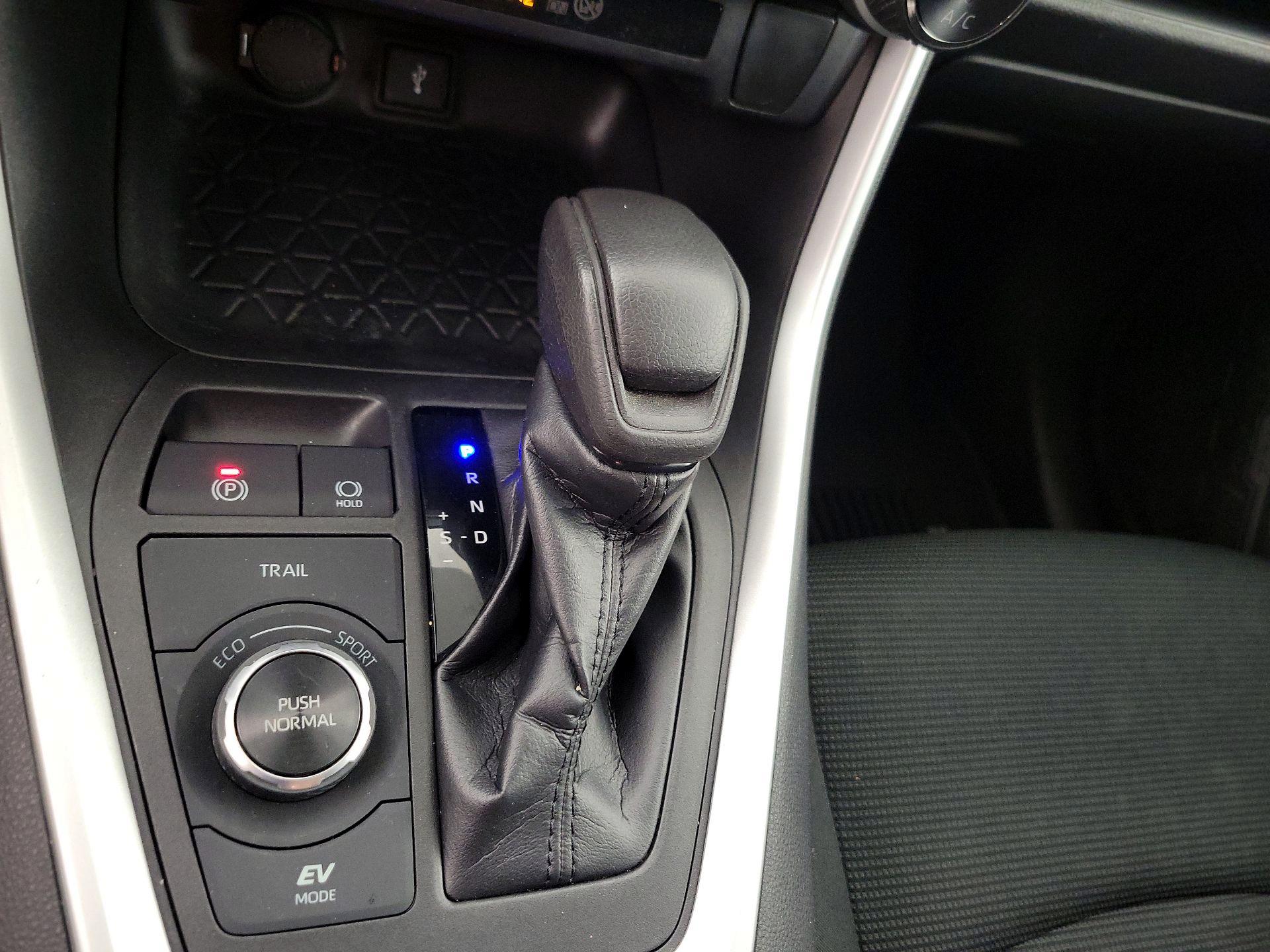 Thumbnail: 2021 Toyota RAV4 - 17