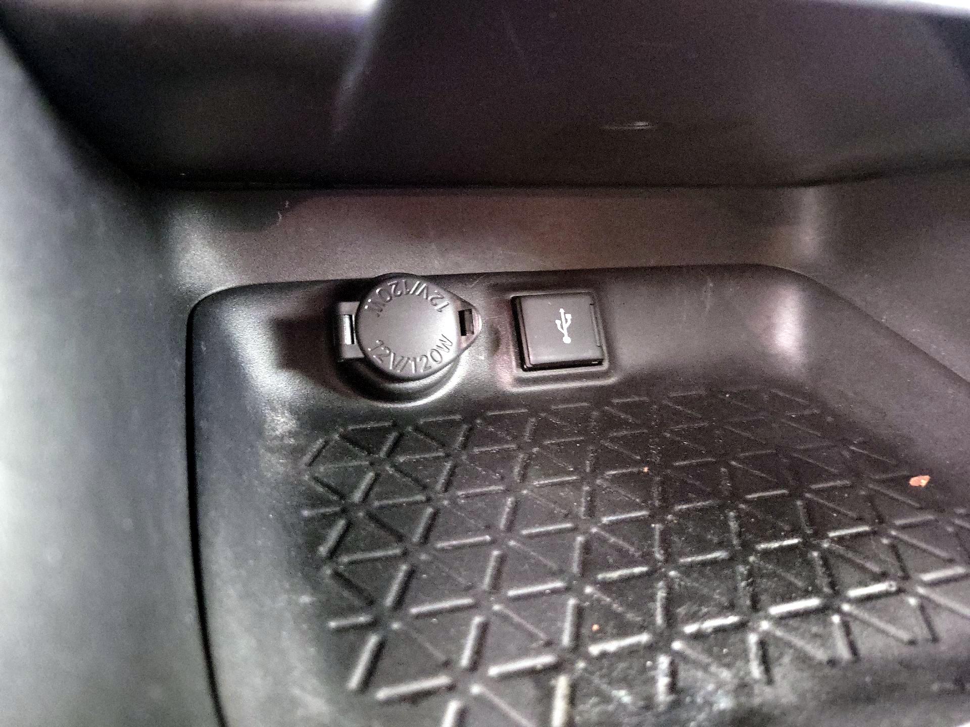 Thumbnail: 2021 Toyota RAV4 - 18