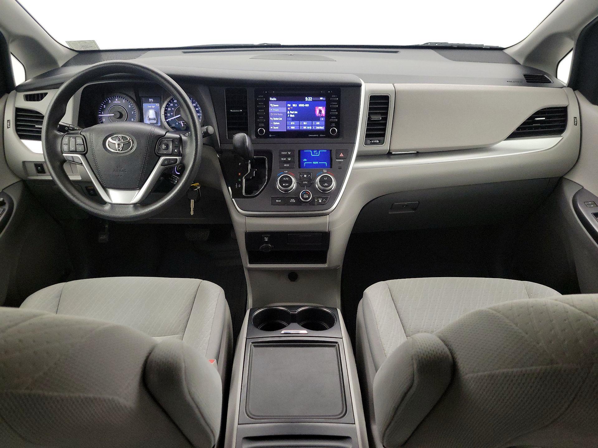 Thumbnail: 2020 Toyota Sienna - 9