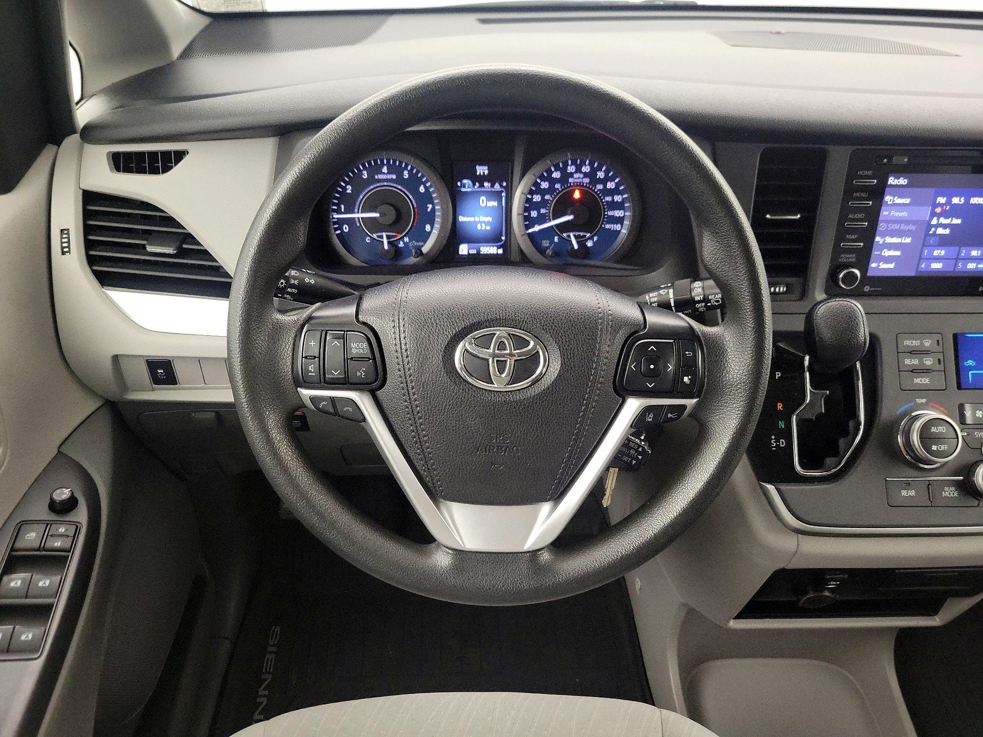 Thumbnail: 2020 Toyota Sienna - 10