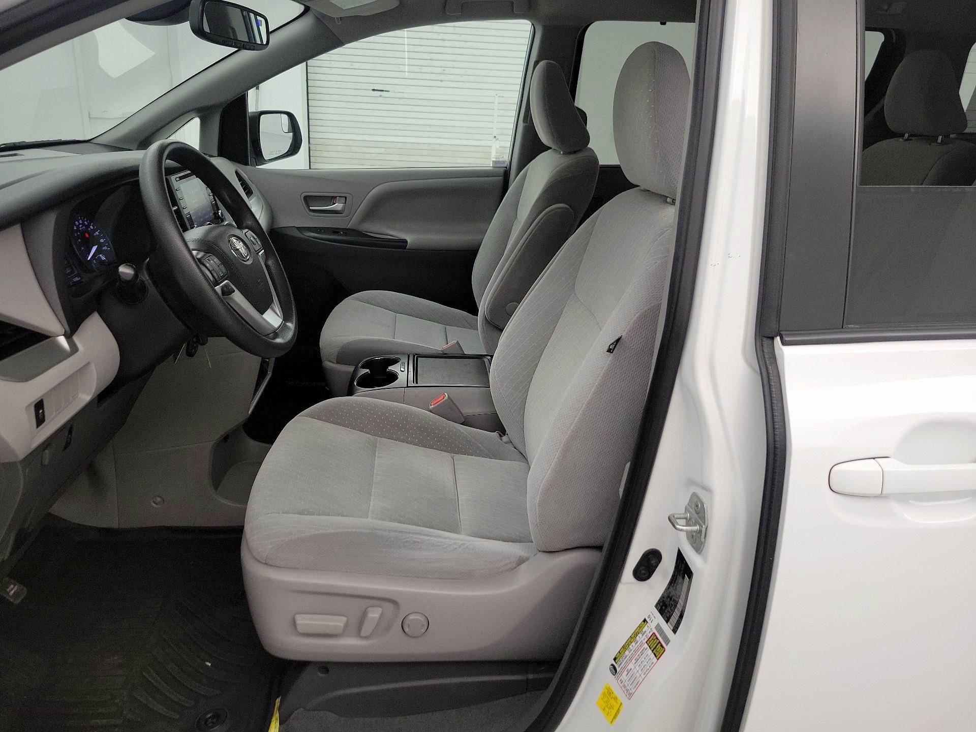 Thumbnail: 2020 Toyota Sienna - 11