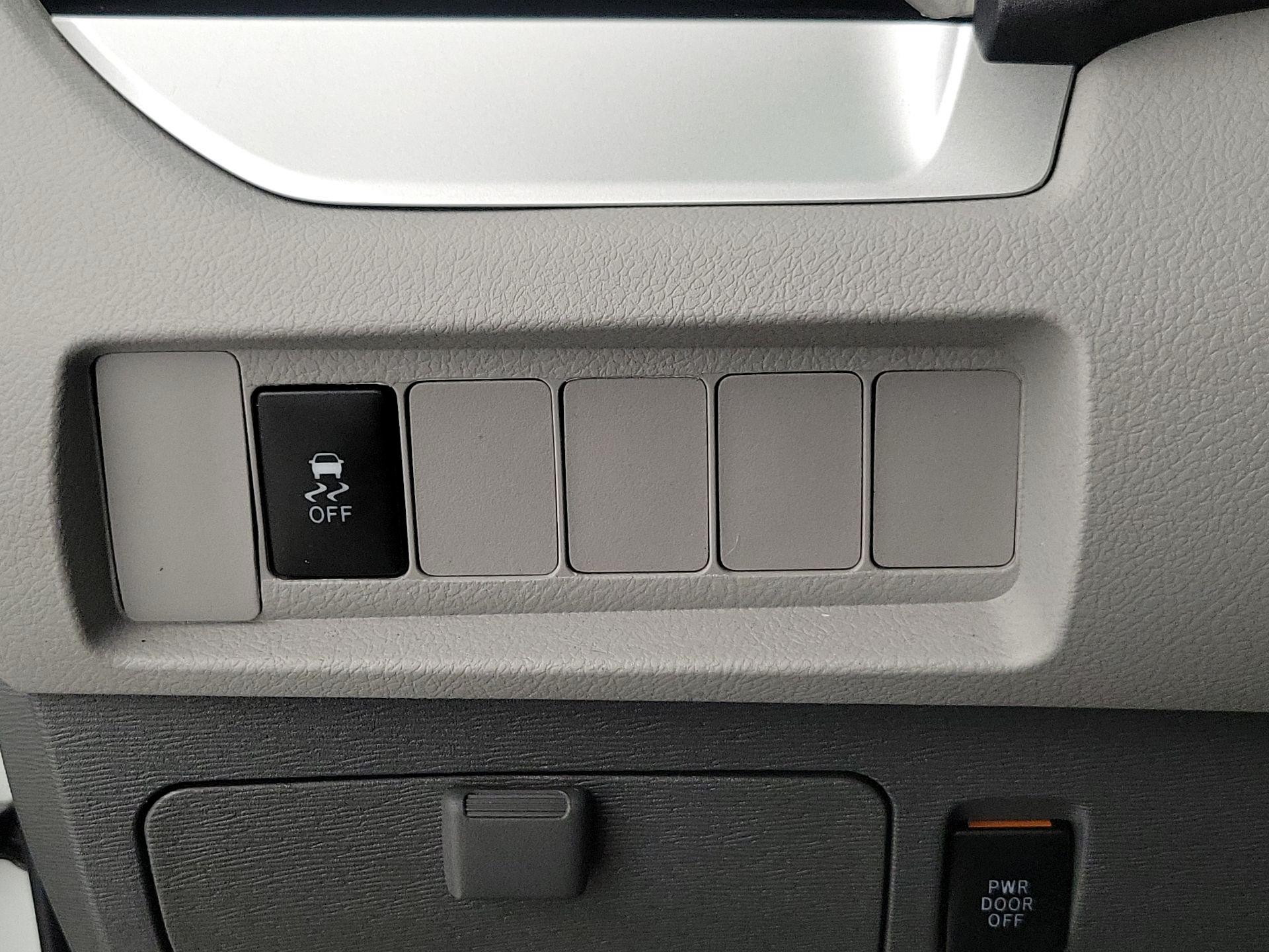 Thumbnail: 2020 Toyota Sienna - 13