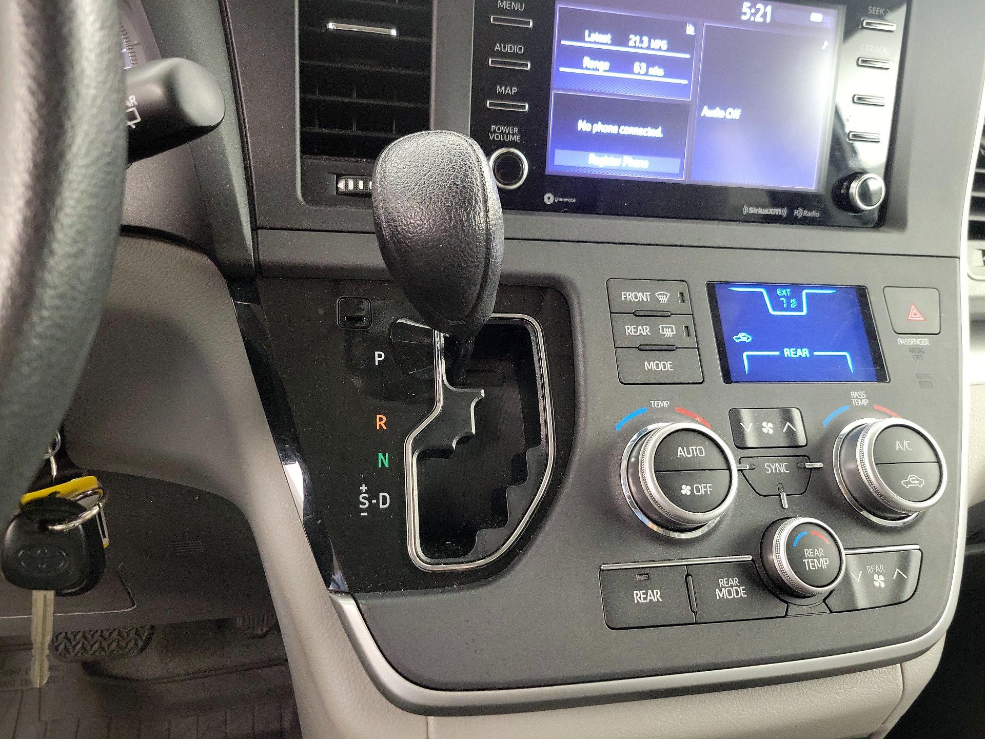 Thumbnail: 2020 Toyota Sienna - 17