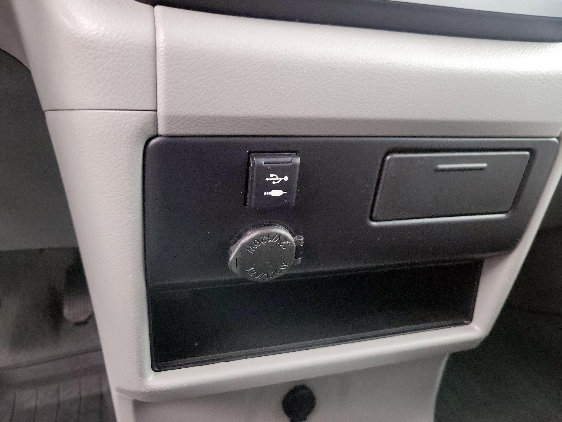 Thumbnail: 2020 Toyota Sienna - 18