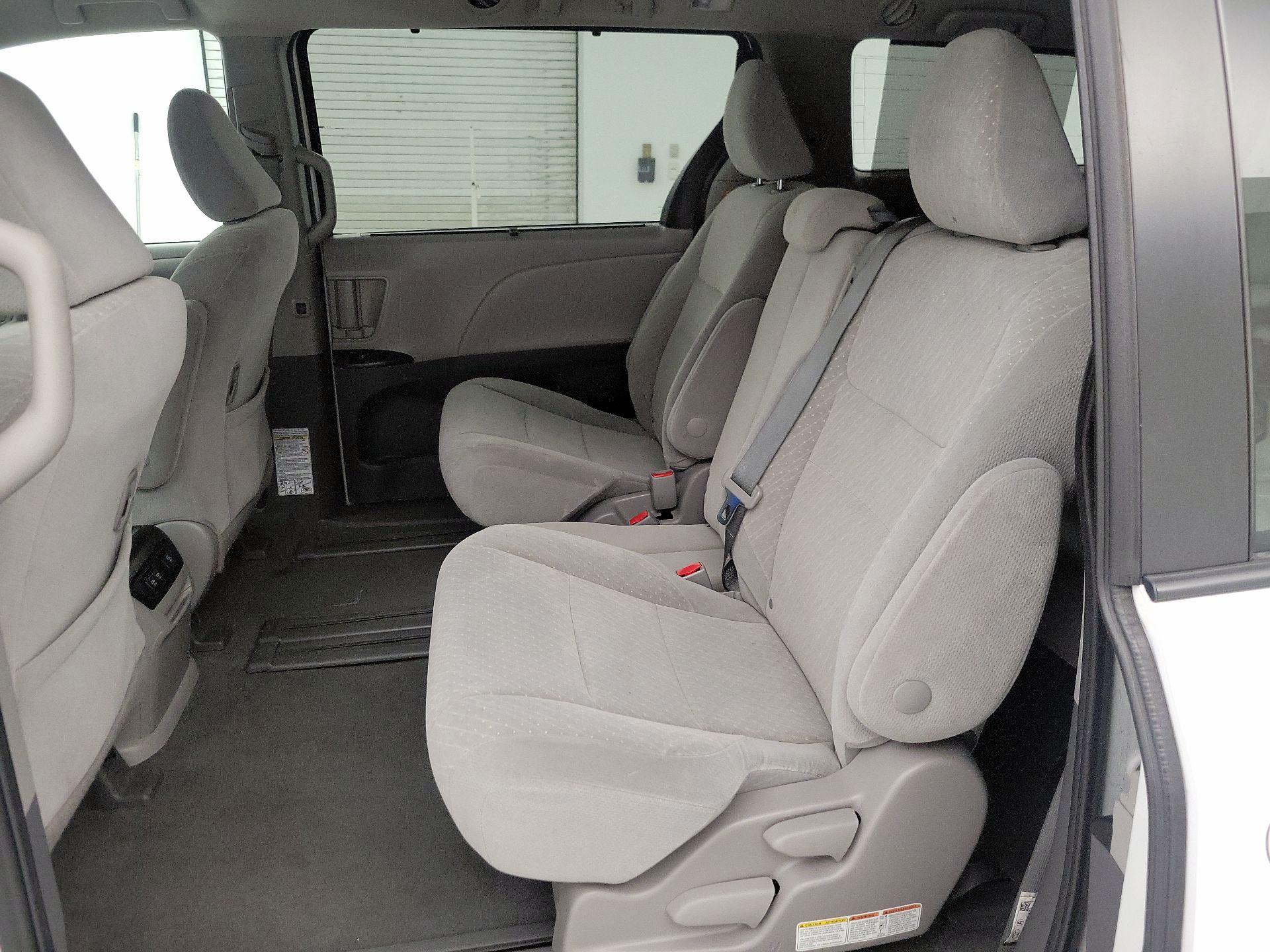 Thumbnail: 2020 Toyota Sienna - 19