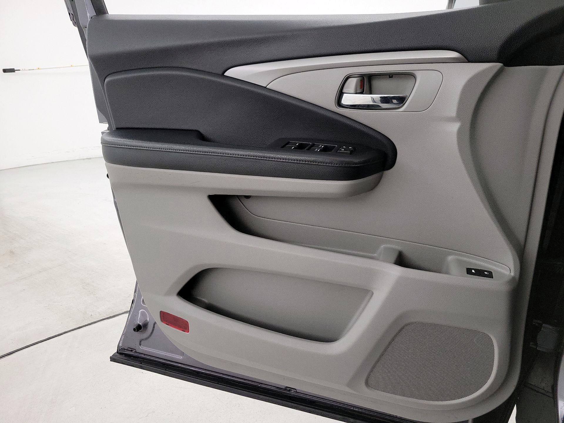 Thumbnail: 2018 Honda Pilot - 12