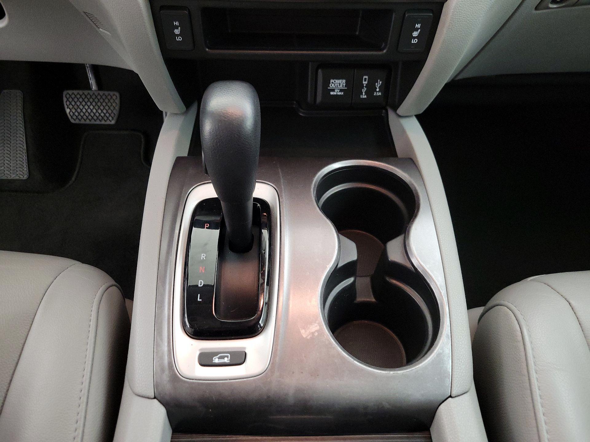 Thumbnail: 2018 Honda Pilot - 17