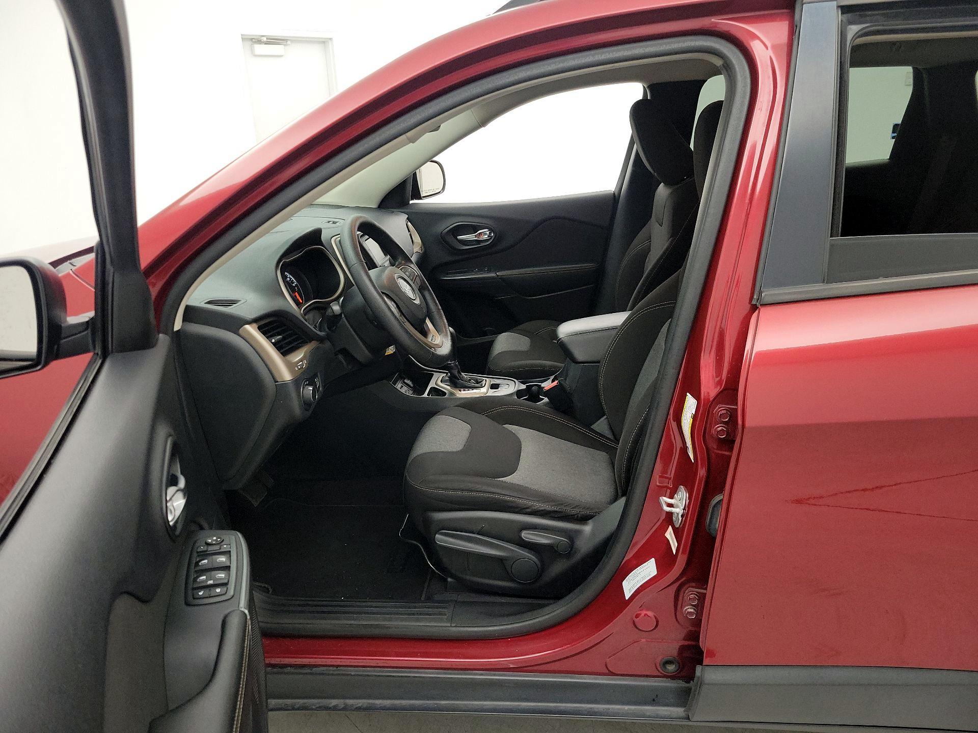 Thumbnail: 2016 Jeep Cherokee - 11