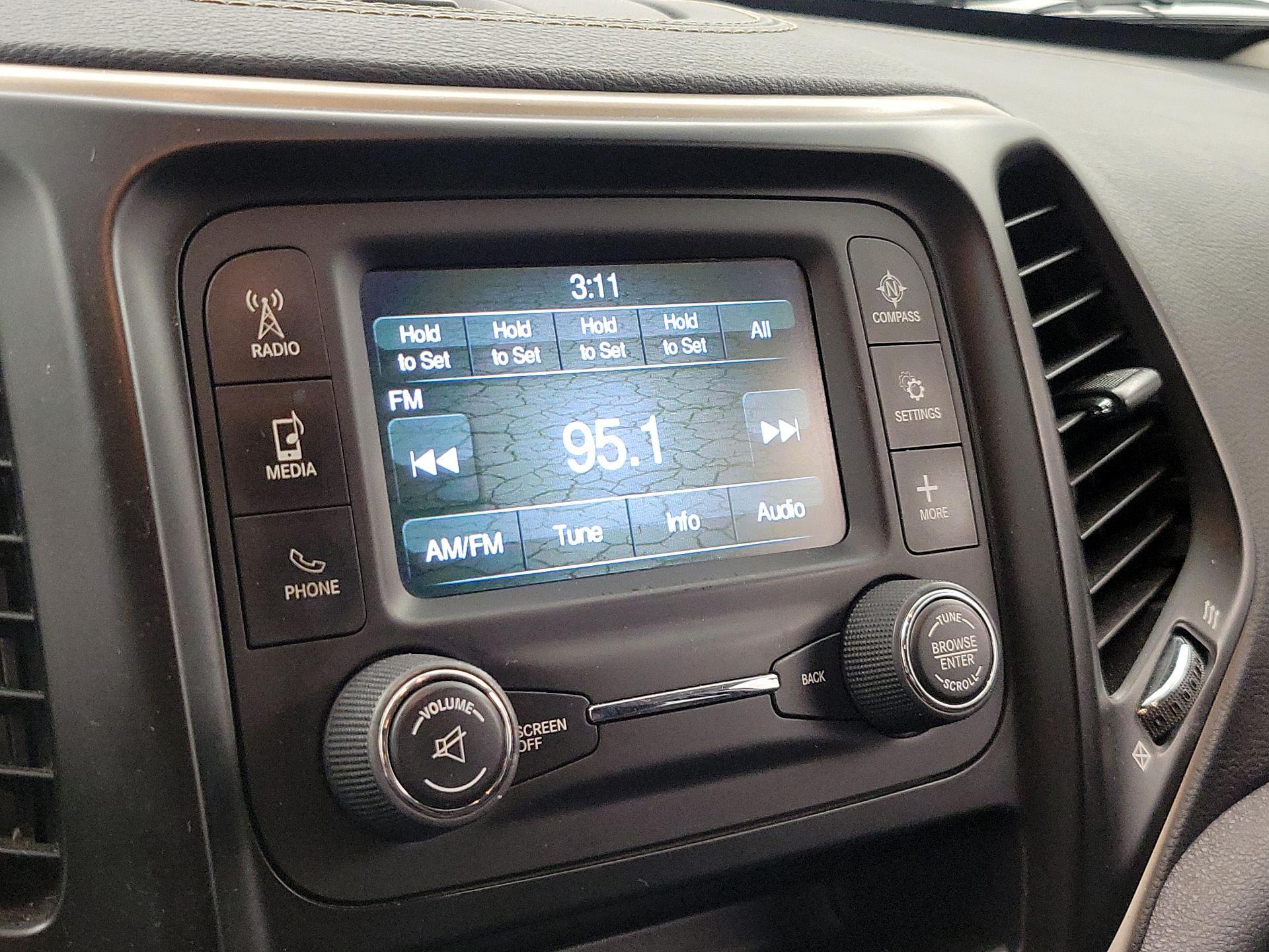 Thumbnail: 2016 Jeep Cherokee - 15