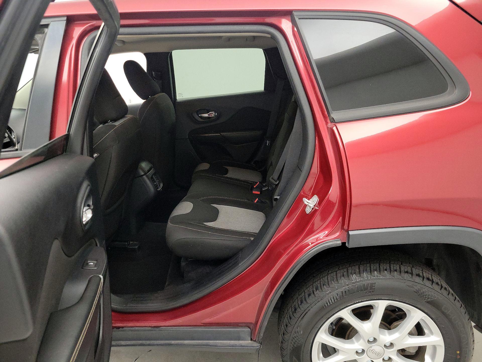 Thumbnail: 2016 Jeep Cherokee - 19