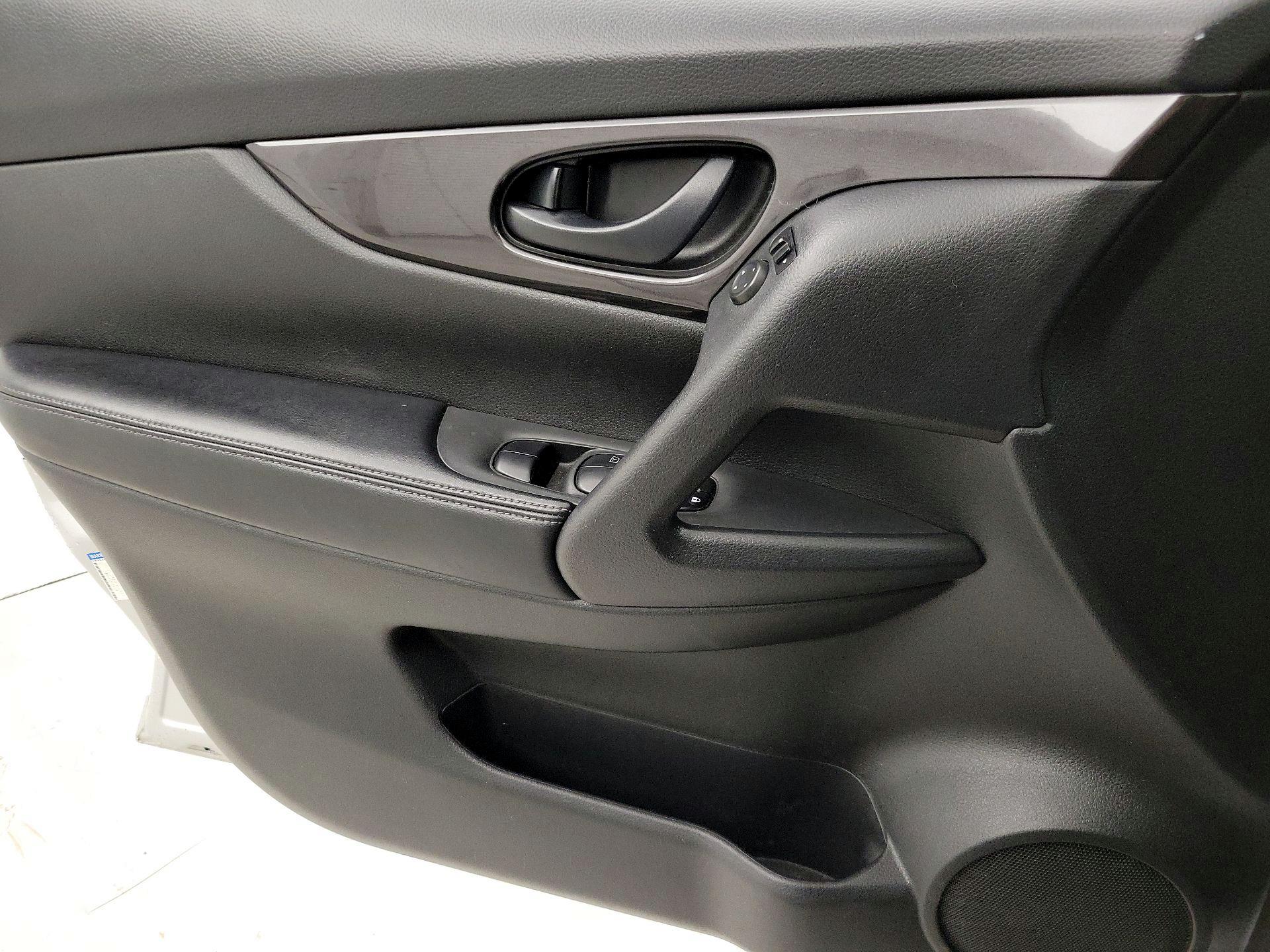 Thumbnail: 2019 Nissan Rogue - 12