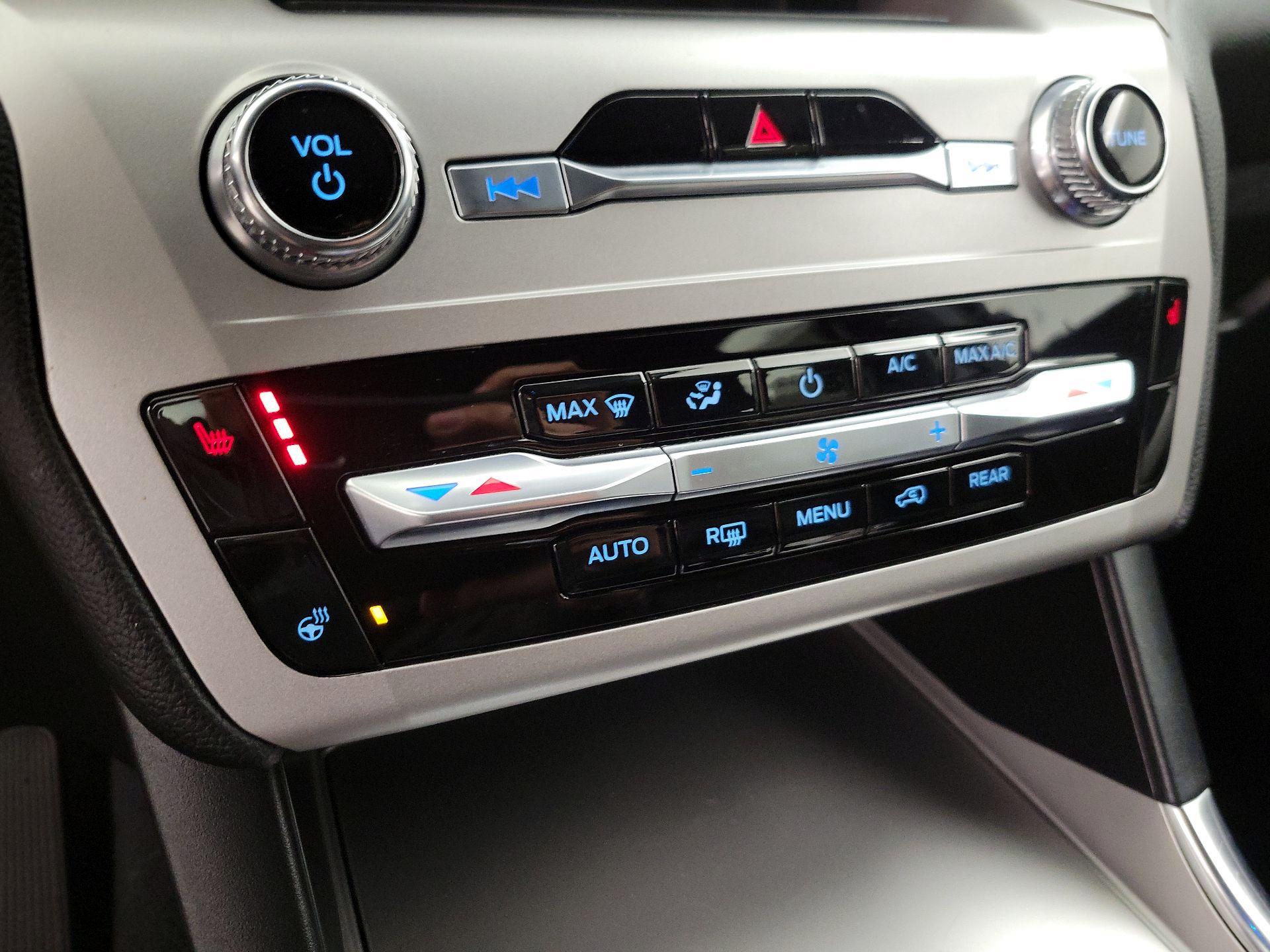 Thumbnail: 2022 Ford Explorer - 16