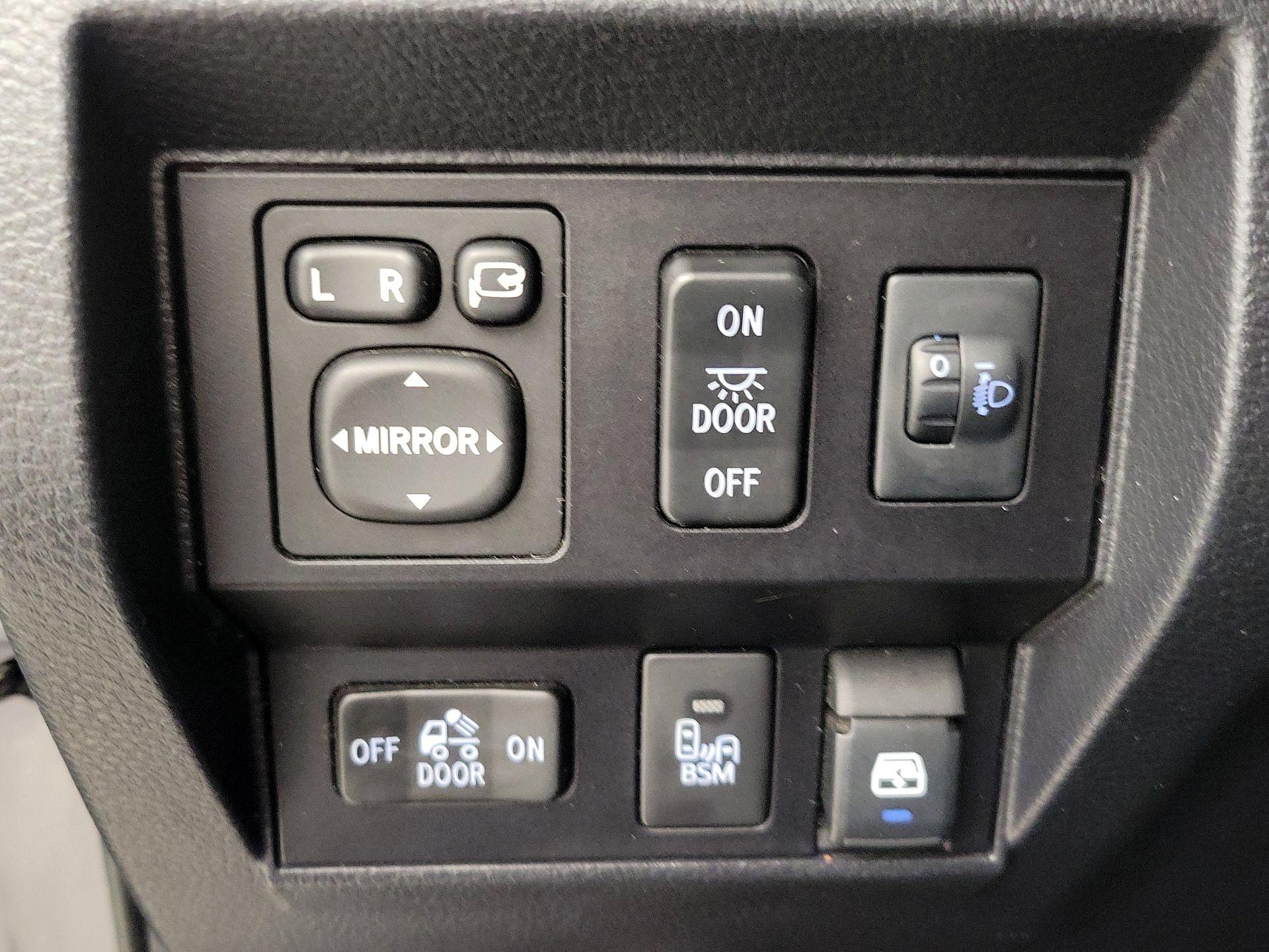 Thumbnail: 2017 Toyota Tundra - 13