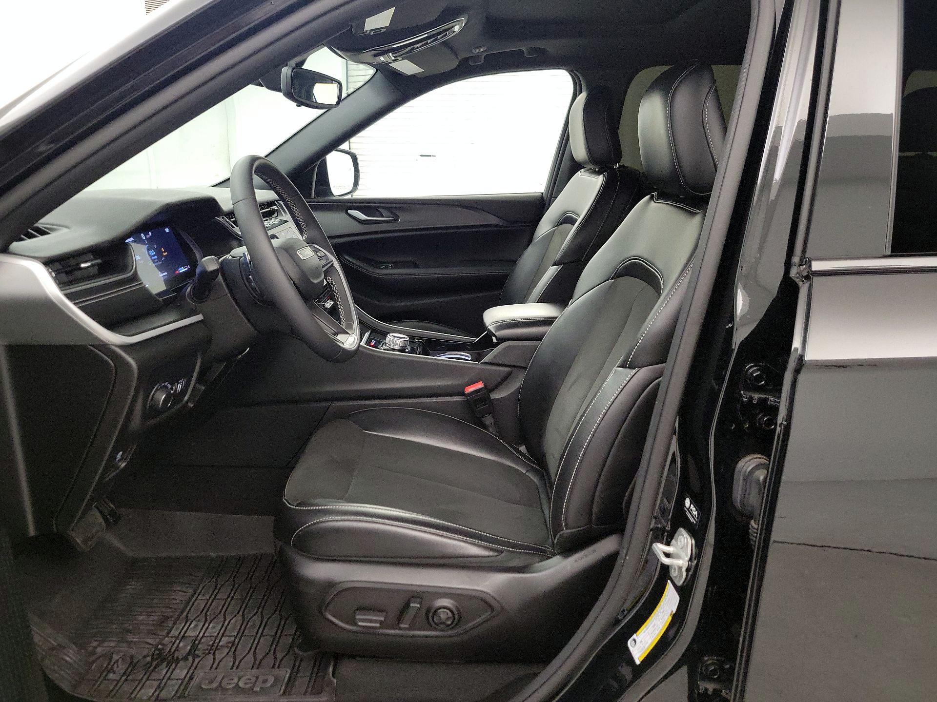 Thumbnail: 2023 Jeep Grand Cherokee - 11