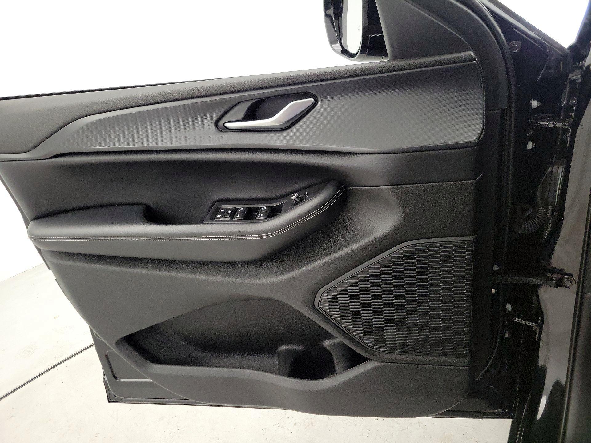 Thumbnail: 2023 Jeep Grand Cherokee - 12