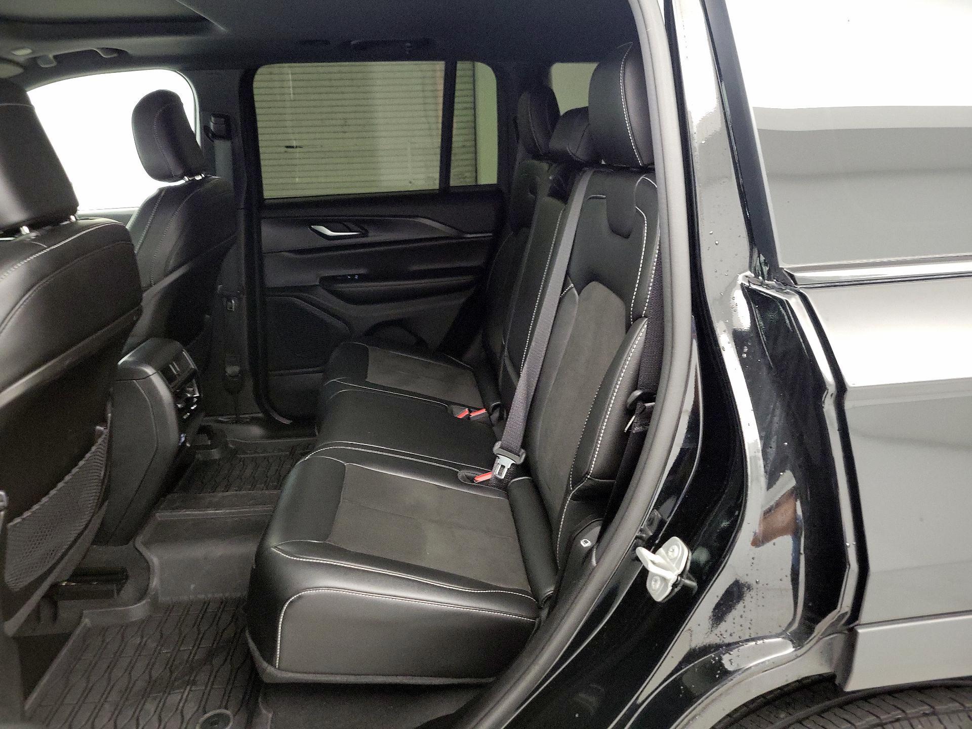 Thumbnail: 2023 Jeep Grand Cherokee - 18