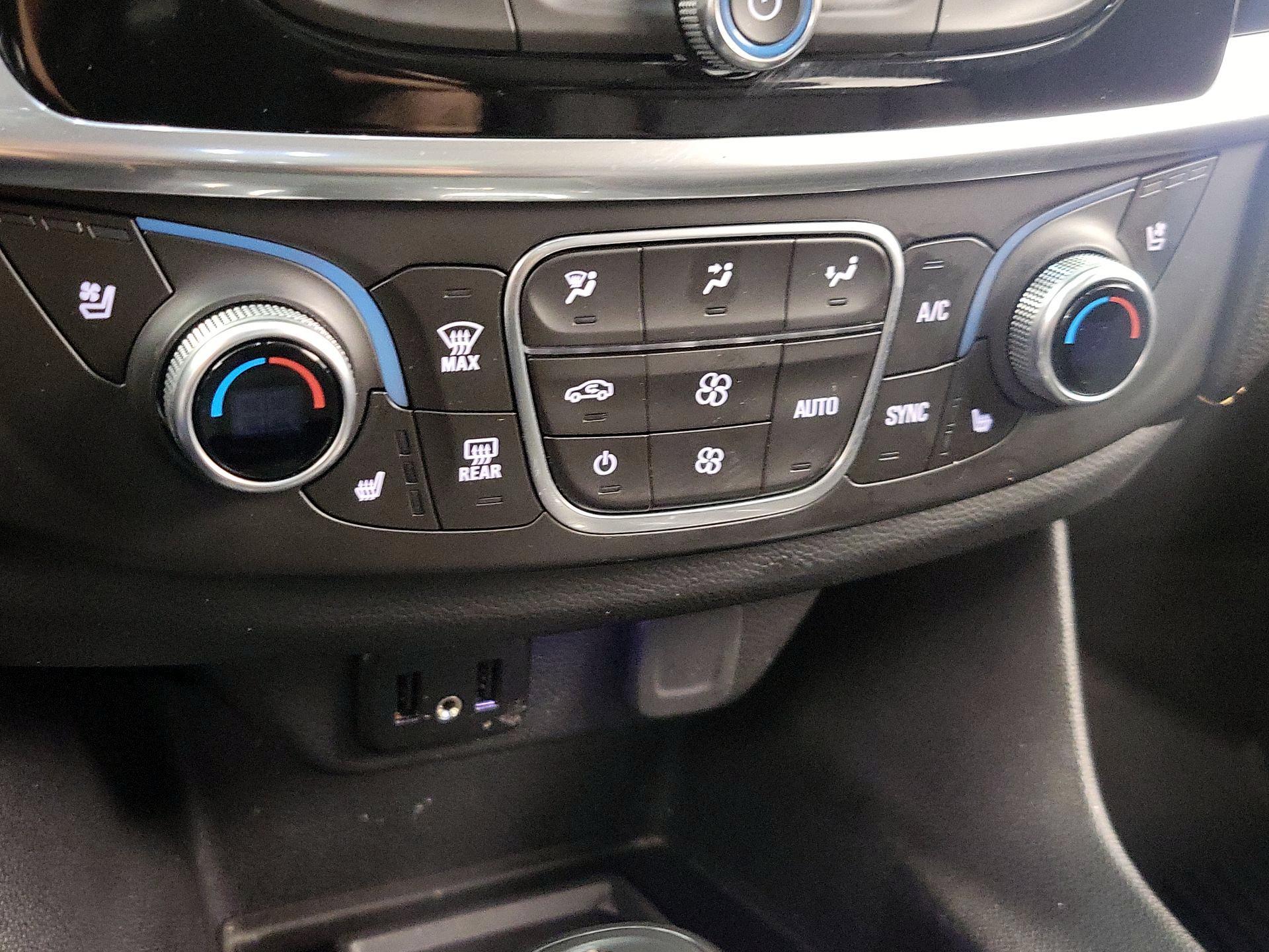 Thumbnail: 2018 Chevrolet Traverse - 17