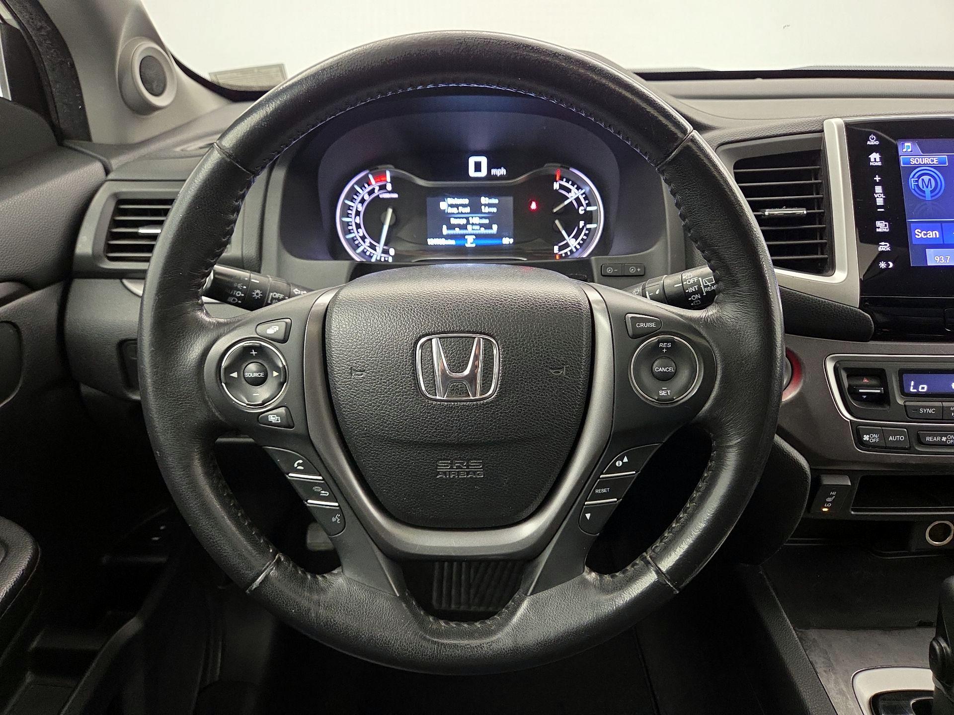 Thumbnail: 2017 Honda Pilot - 10