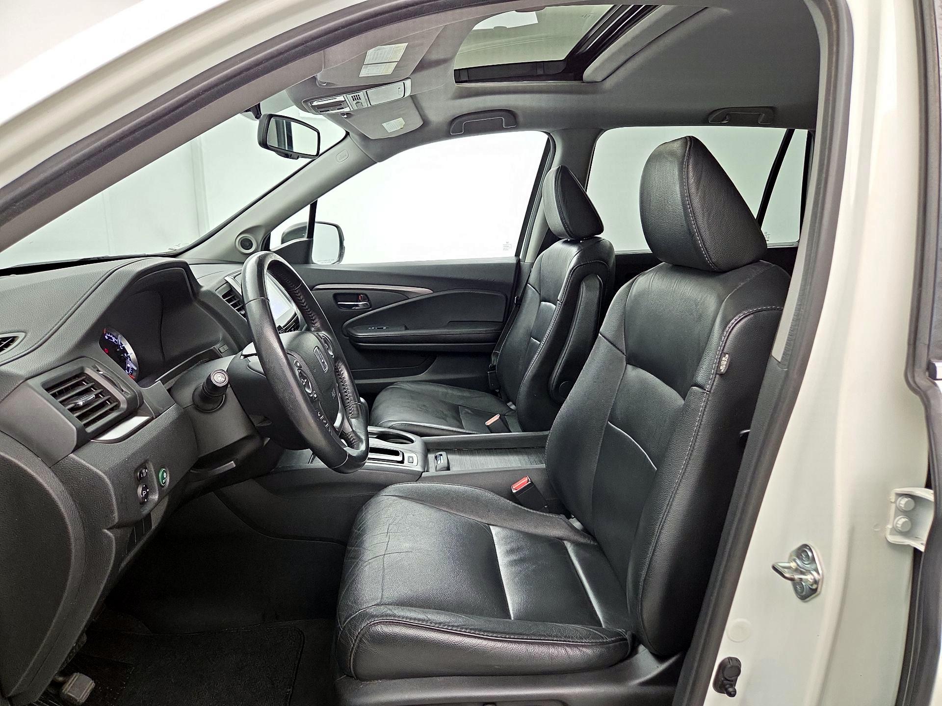 Thumbnail: 2017 Honda Pilot - 11