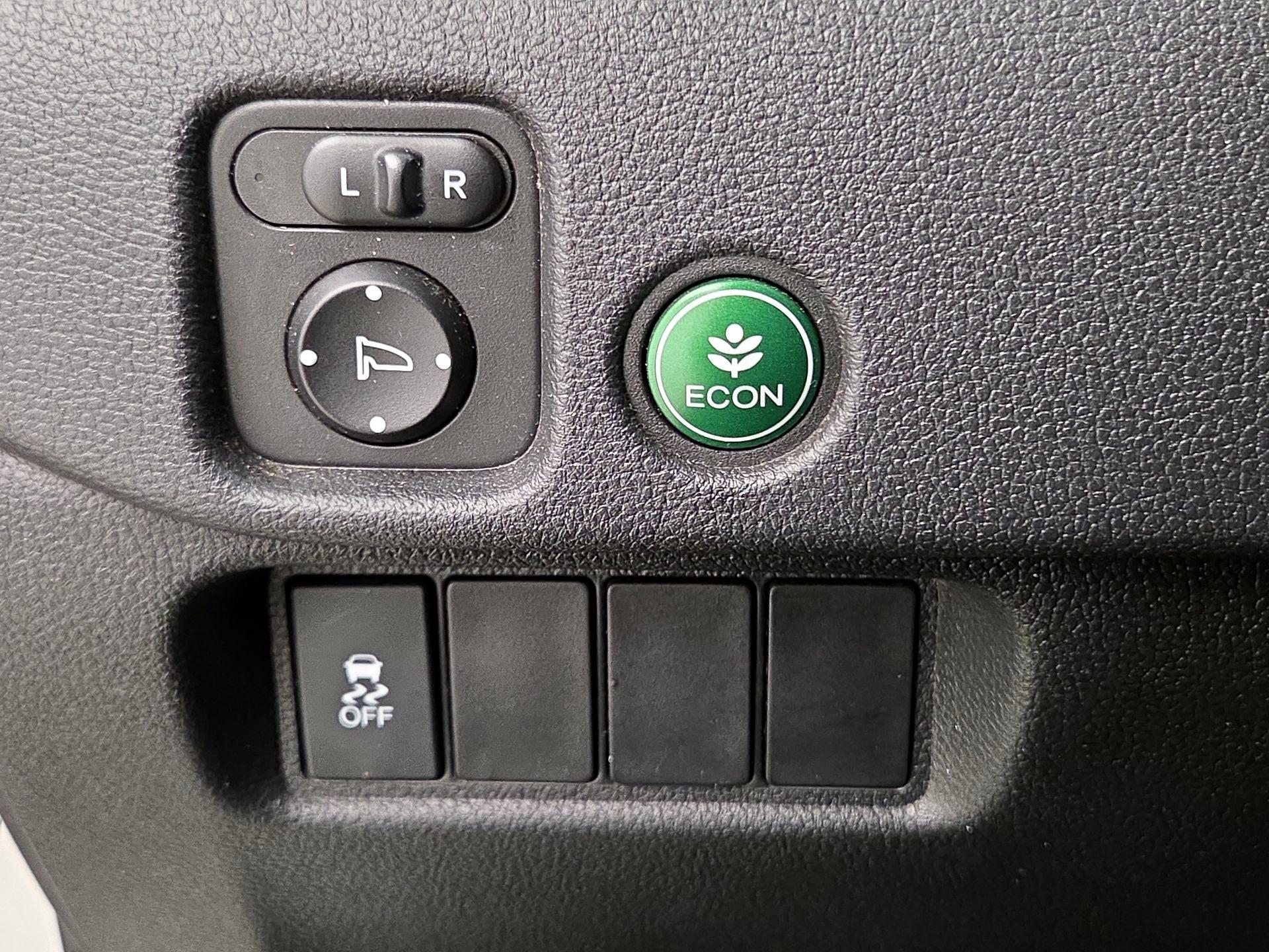 Thumbnail: 2017 Honda Pilot - 13